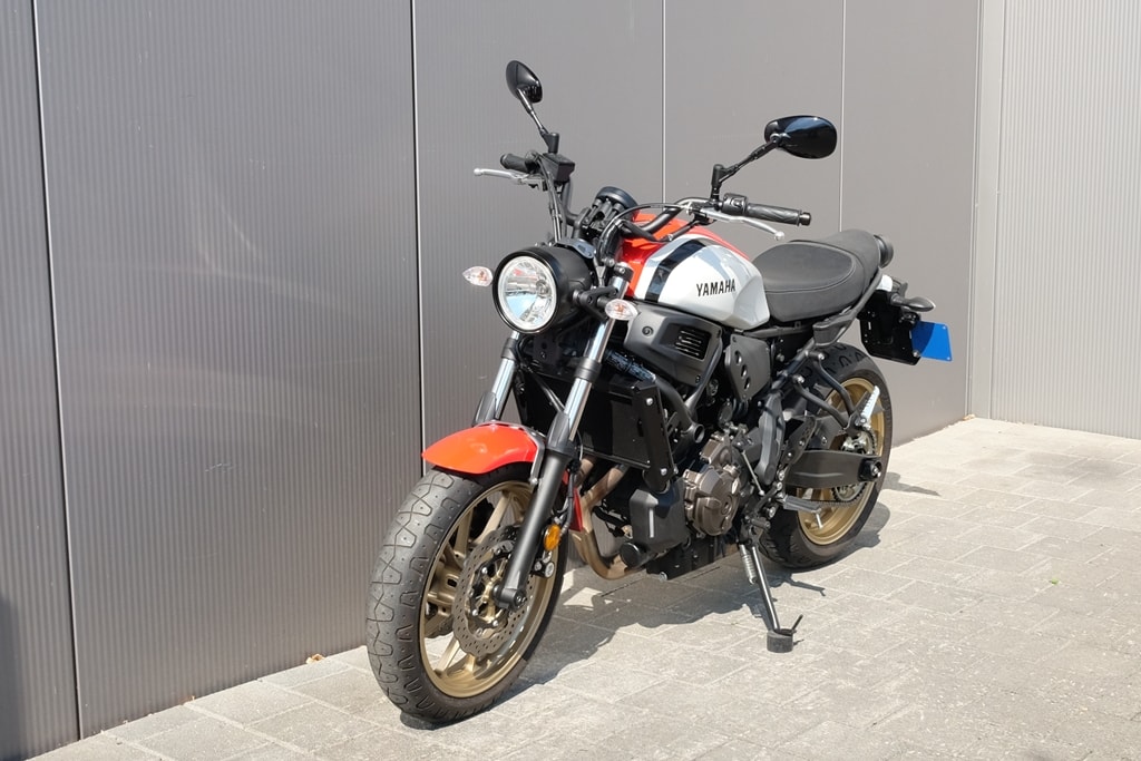 YAMAHA XSR 700-showroom-element-1
