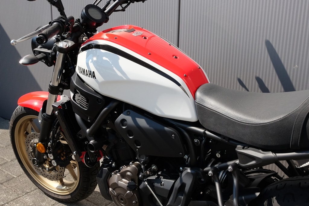 YAMAHA XSR 700-showroom-element-2
