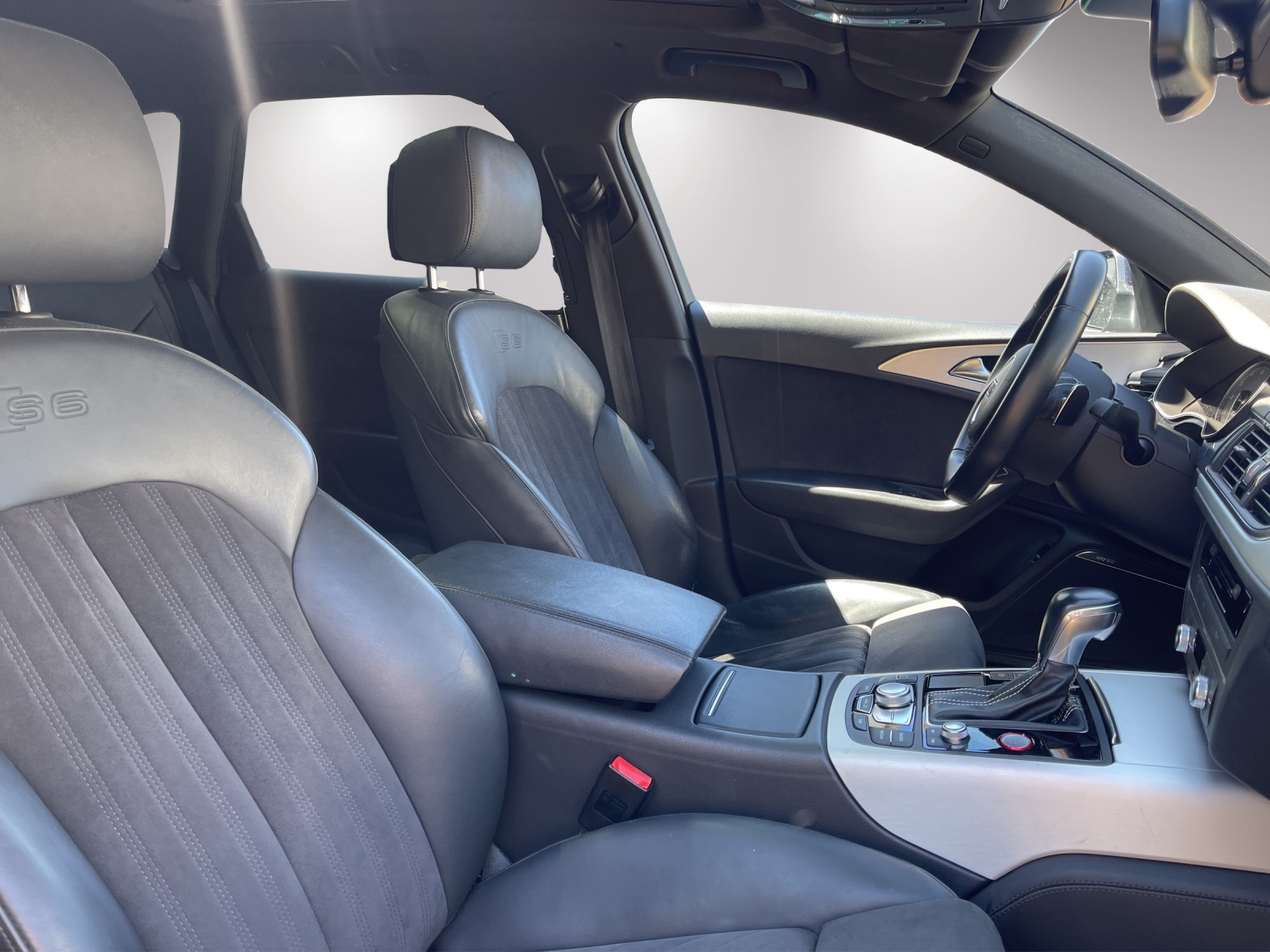 AUDI S6 Avant 4.0 TFSI V8 quattro S-tronic-image-15