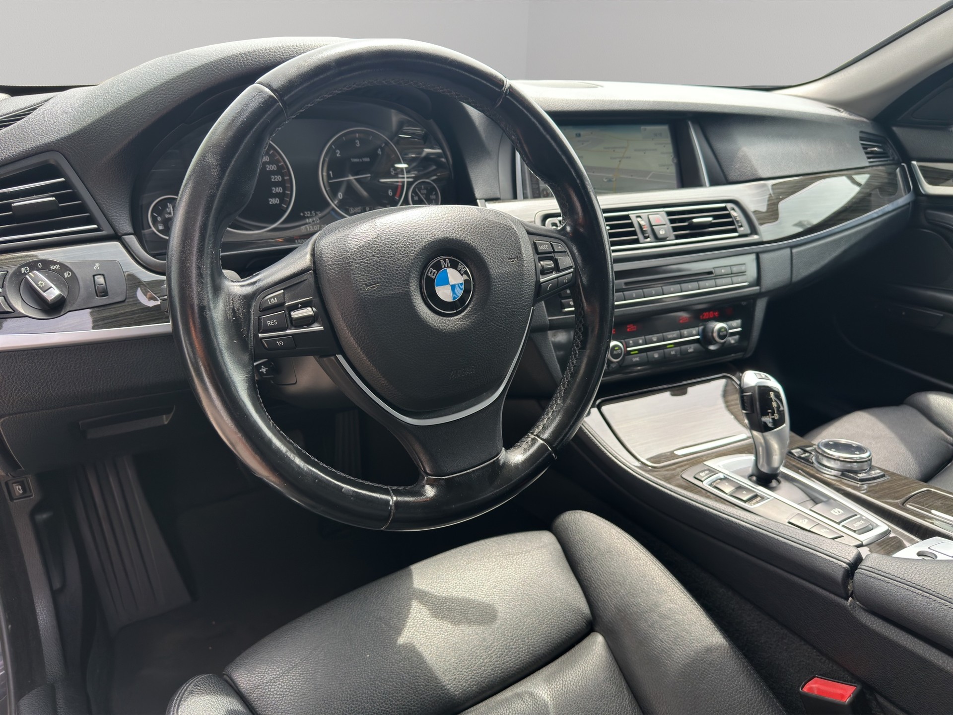 BMW 530d xDrive Luxury Line Steptronic-image-9