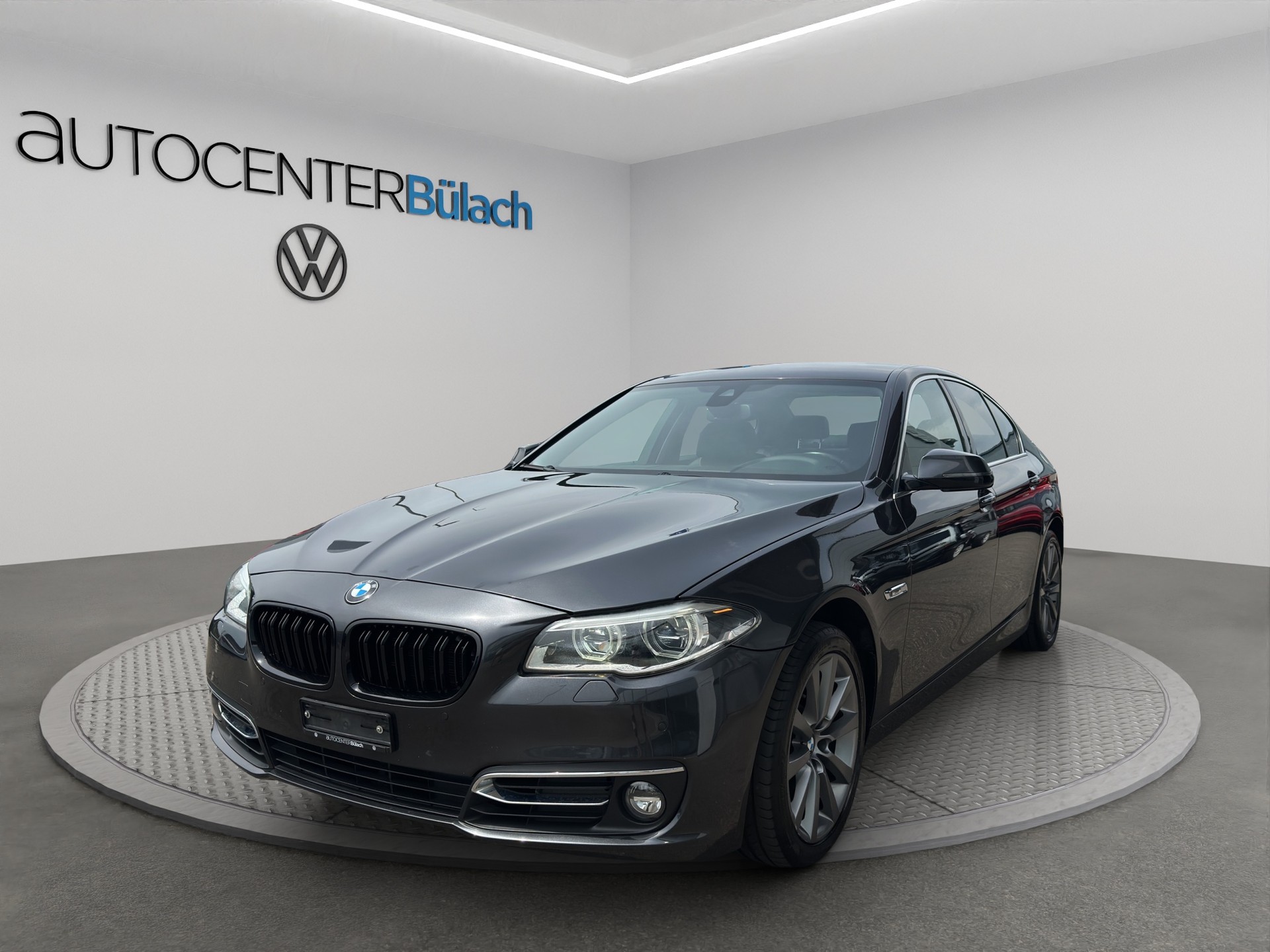 BMW 530d xDrive Luxury Line Steptronic-image-0