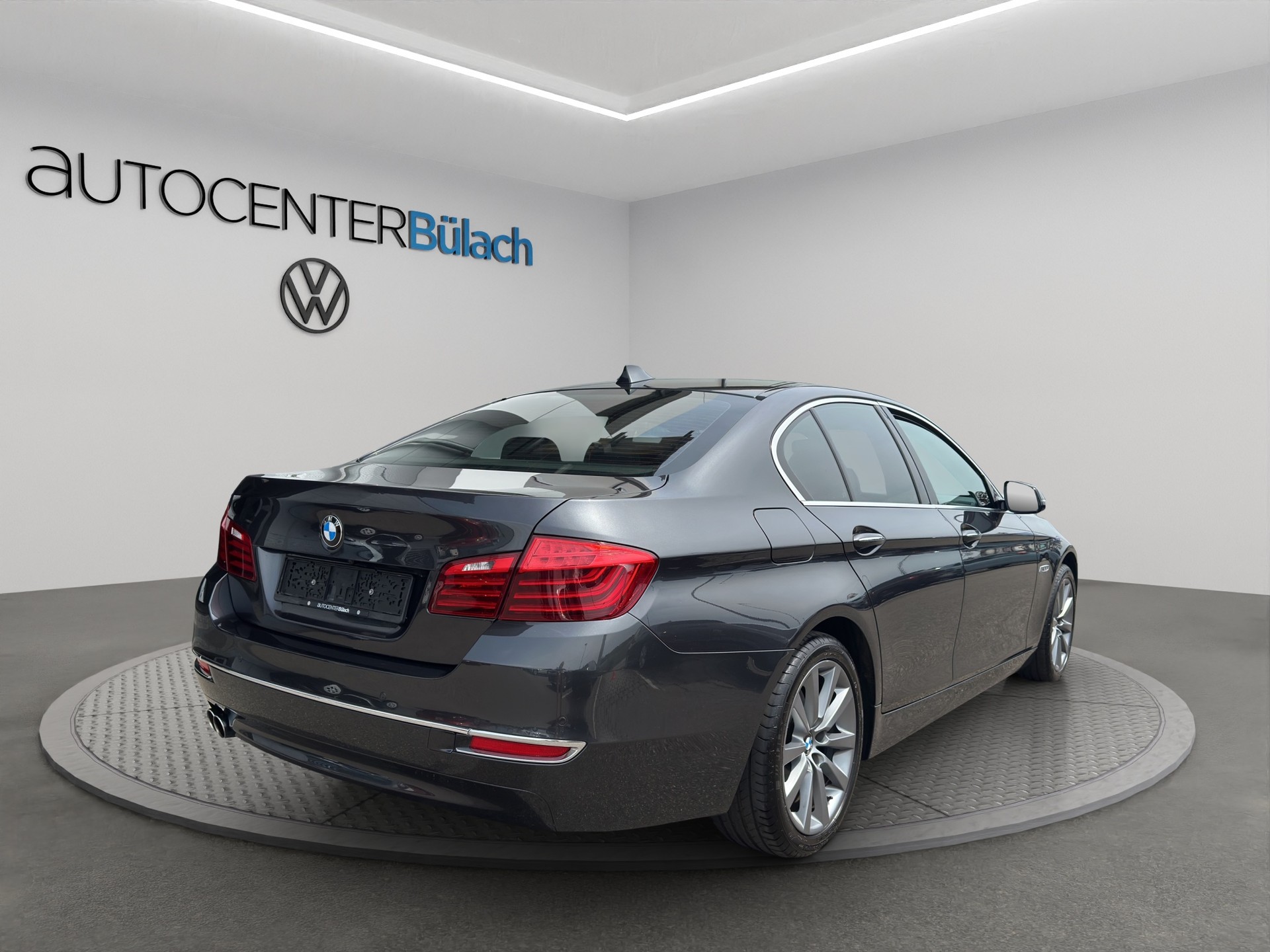 BMW 530d xDrive Luxury Line Steptronic-image-4