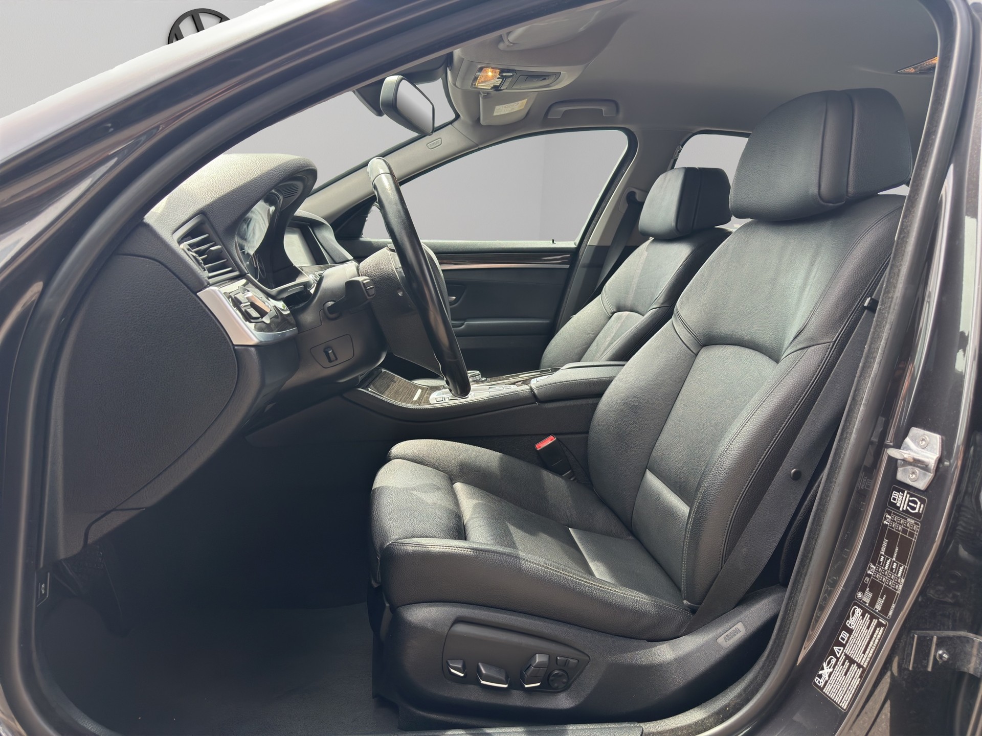 BMW 530d xDrive Luxury Line Steptronic-image-8