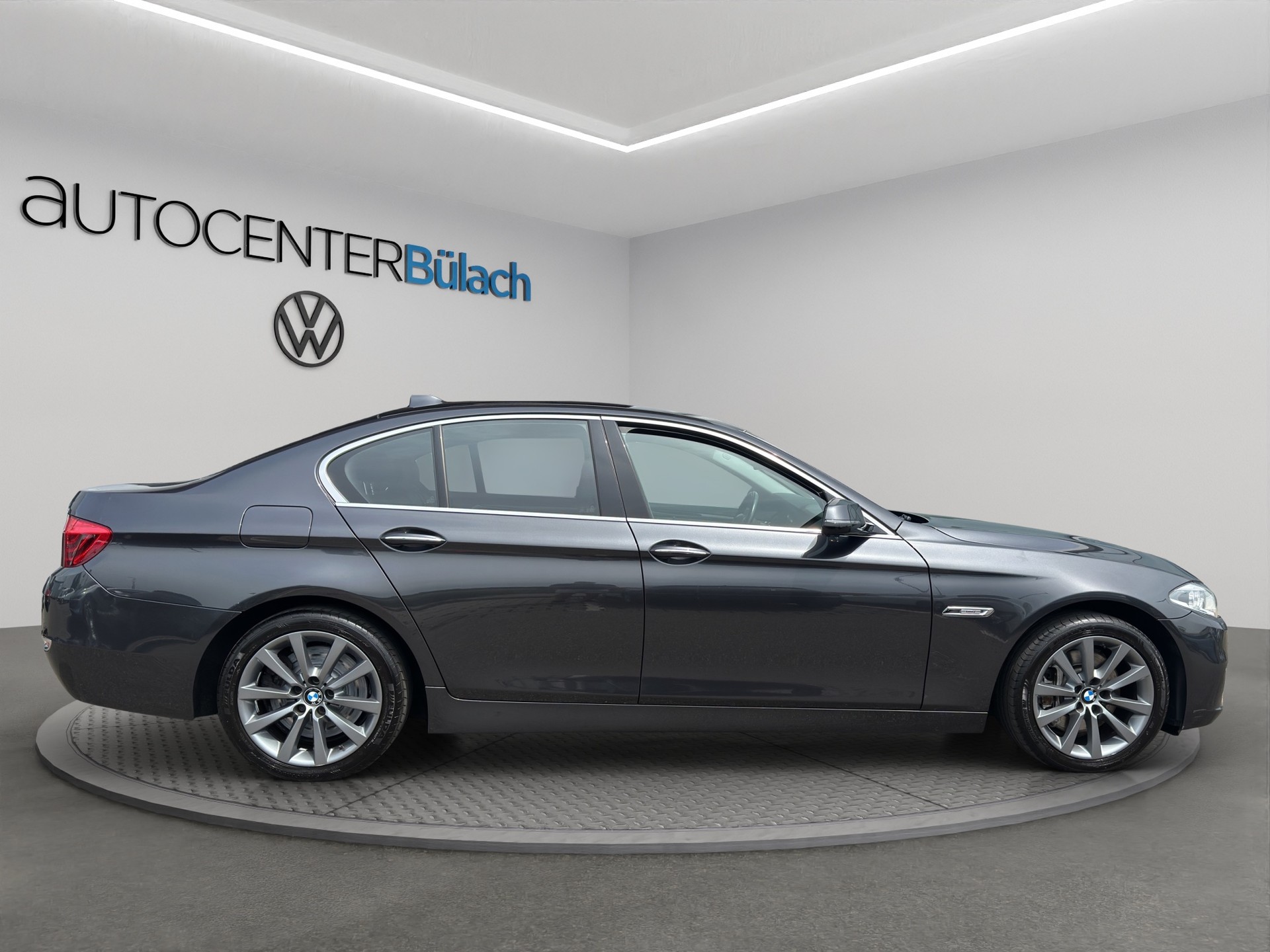 BMW 530d xDrive Luxury Line Steptronic-image-3