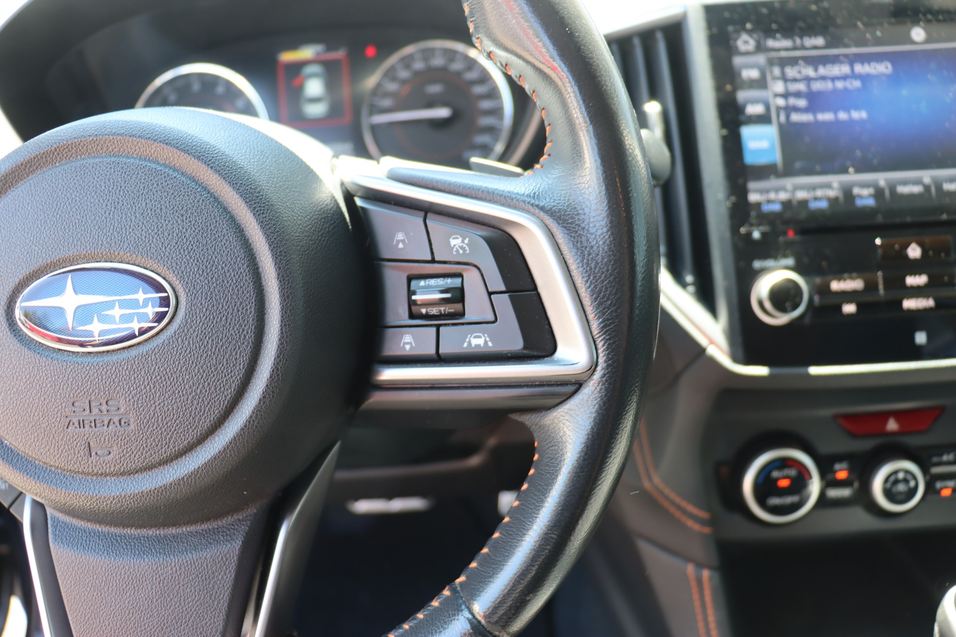 SUBARU XV 2.0 Luxury AWD Lineartronic-image-15