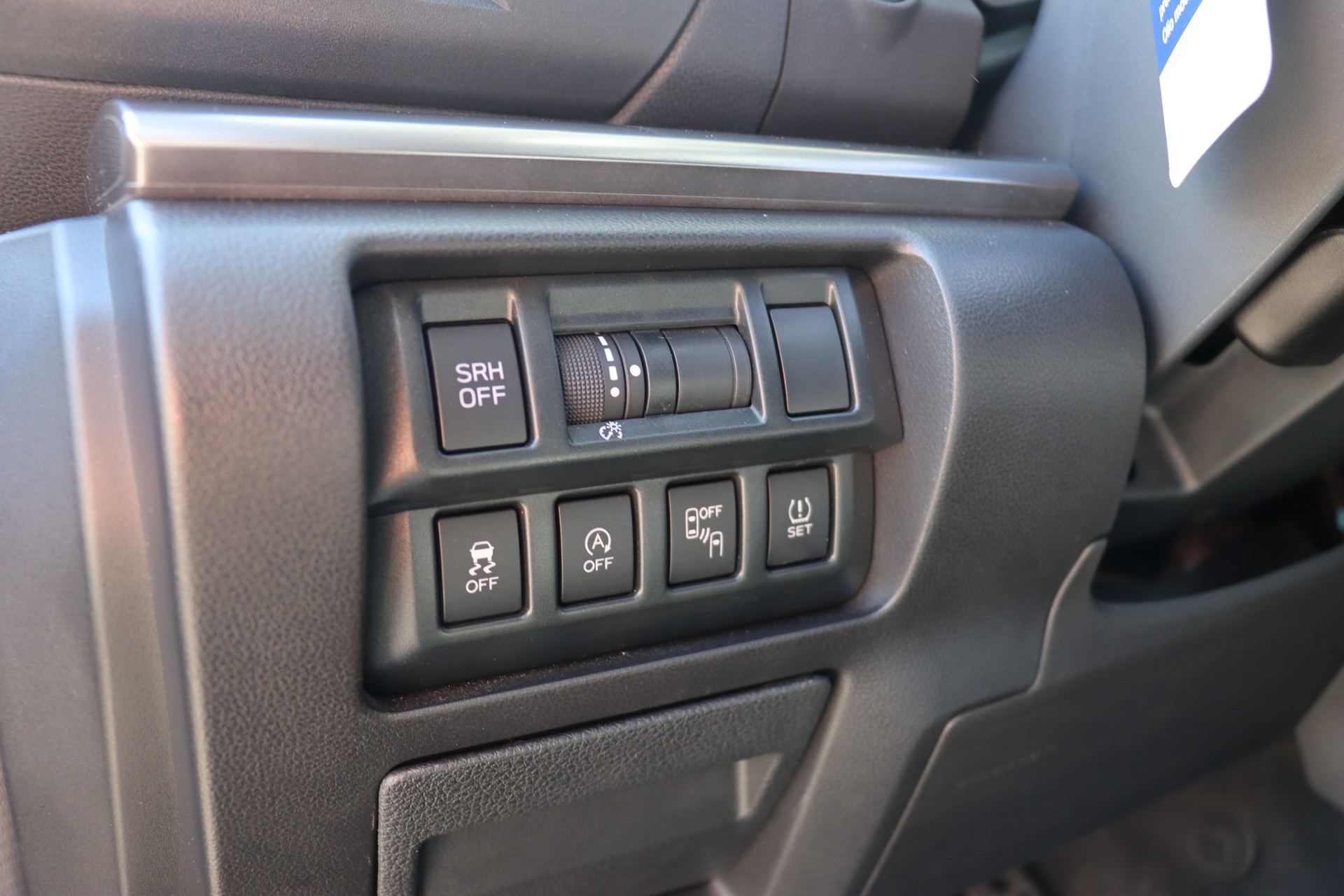 SUBARU XV 2.0 Luxury AWD Lineartronic-image-18