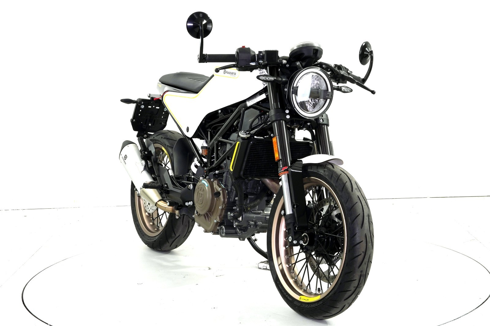HUSQVARNA 401 Vitpilen ABS-showroom-element-1