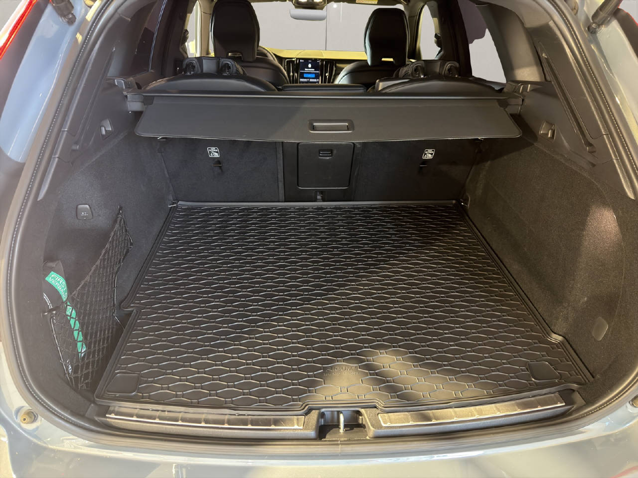VOLVO XC60 2.0 B5 MH Diesel R-Design AWD-image-6