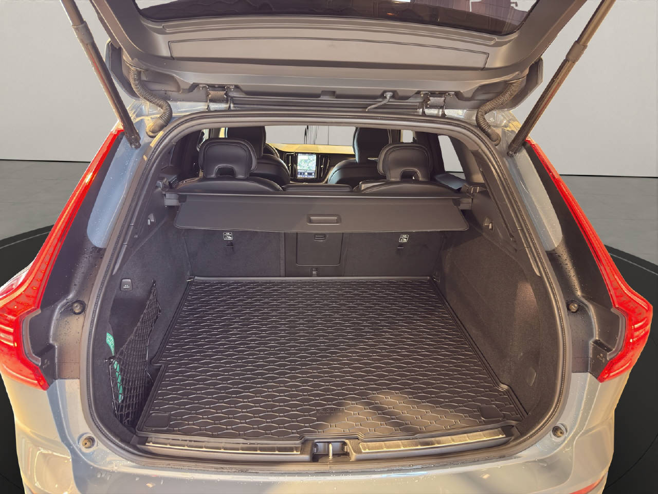 VOLVO XC60 2.0 B5 MH Diesel R-Design AWD-image-6