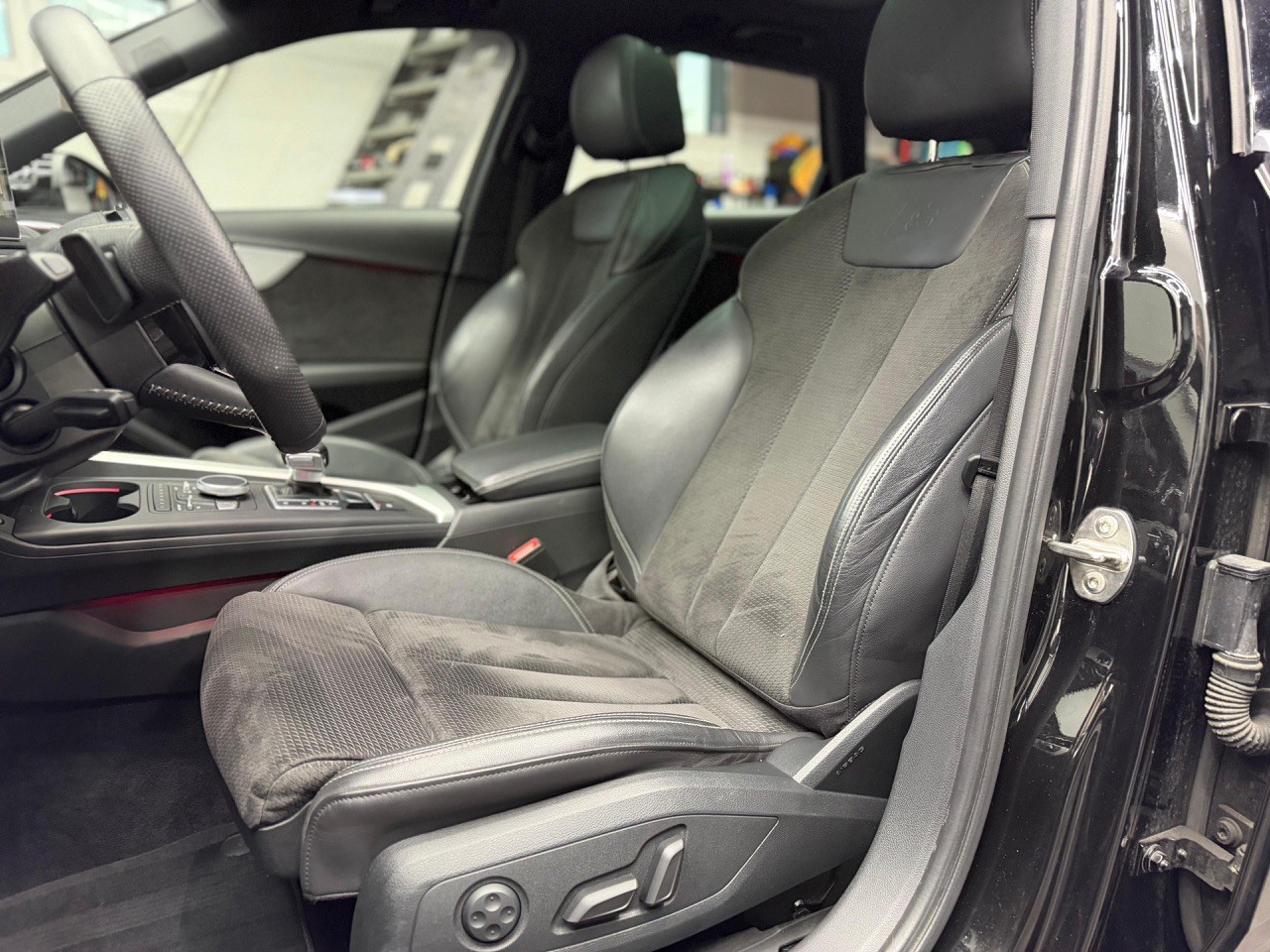 AUDI A4 Avant 3.0 TDI Sport S Line quattro | S-Line | 360° Kamera | Anhängerkupplung | Schiebedach-image-17