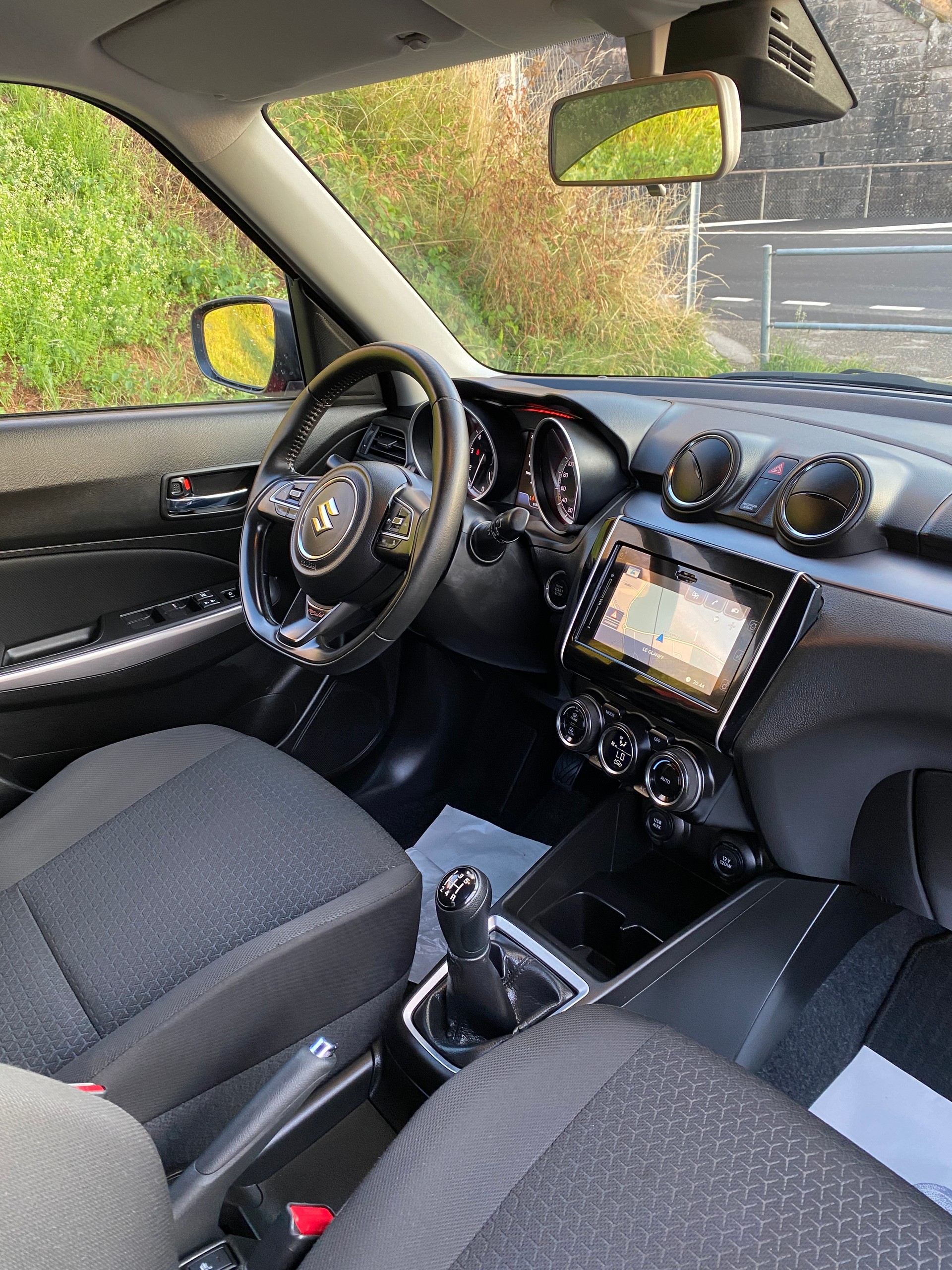 SUZUKI Swift 1.2 Compact Piz Sulei Top 4x4 Hybrid-image-7
