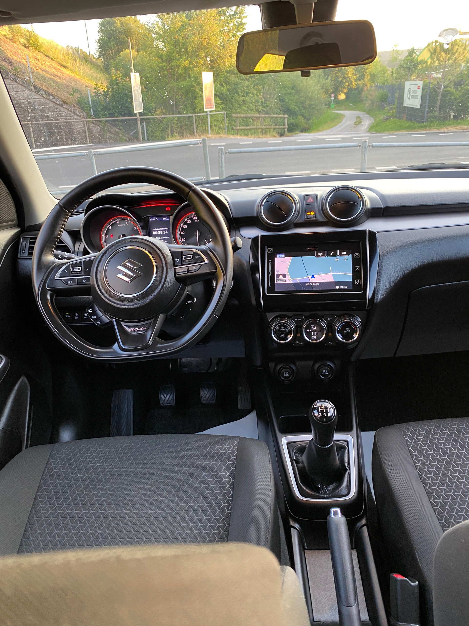 SUZUKI Swift 1.2 Compact Piz Sulei Top 4x4 Hybrid-image-8