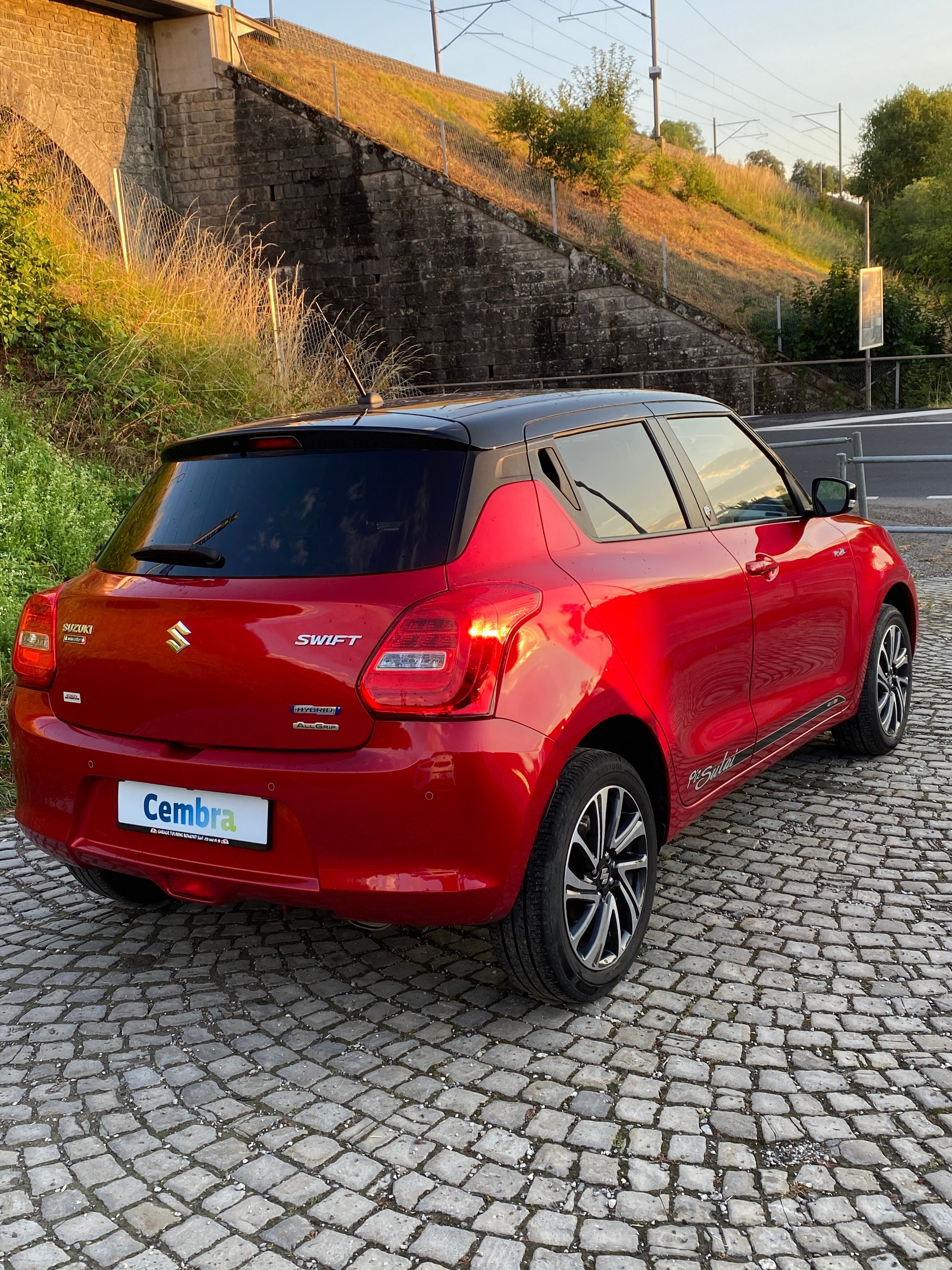 SUZUKI Swift 1.2 Compact Piz Sulei Top 4x4 Hybrid-showroom-element-3