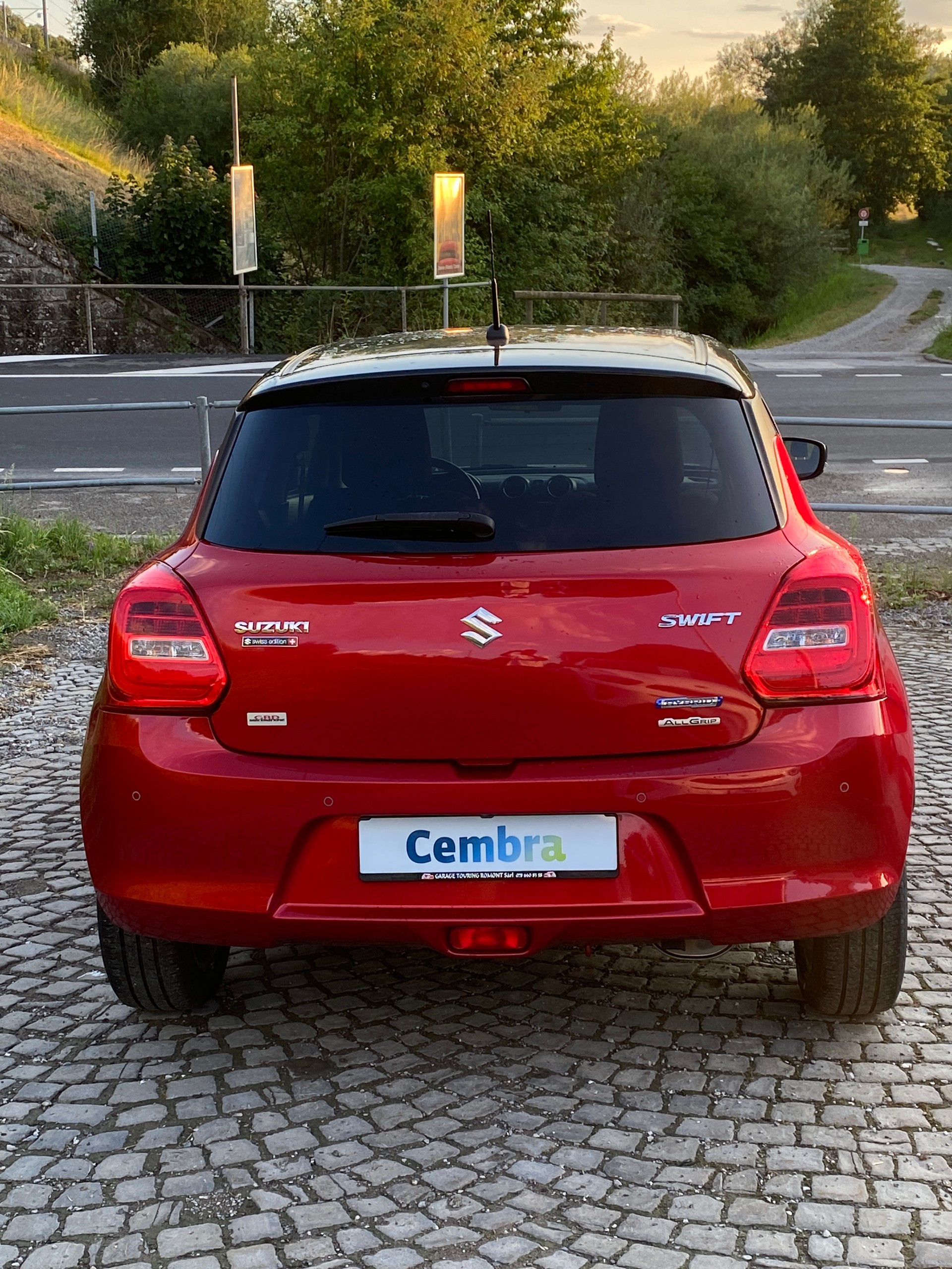 SUZUKI Swift 1.2 Compact Piz Sulei Top 4x4 Hybrid-image-4