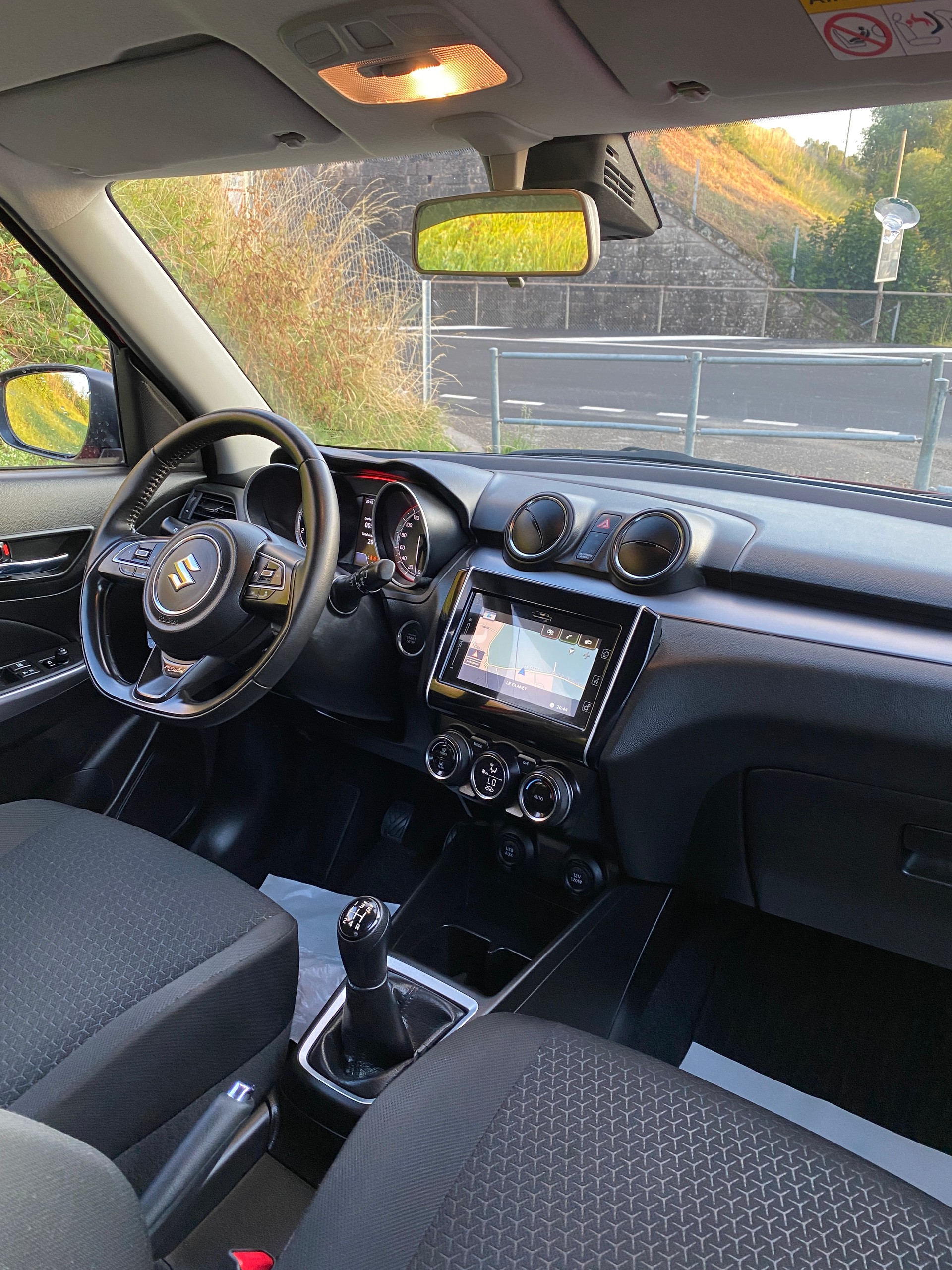 SUZUKI Swift 1.2 Compact Piz Sulei Top 4x4 Hybrid-image-9