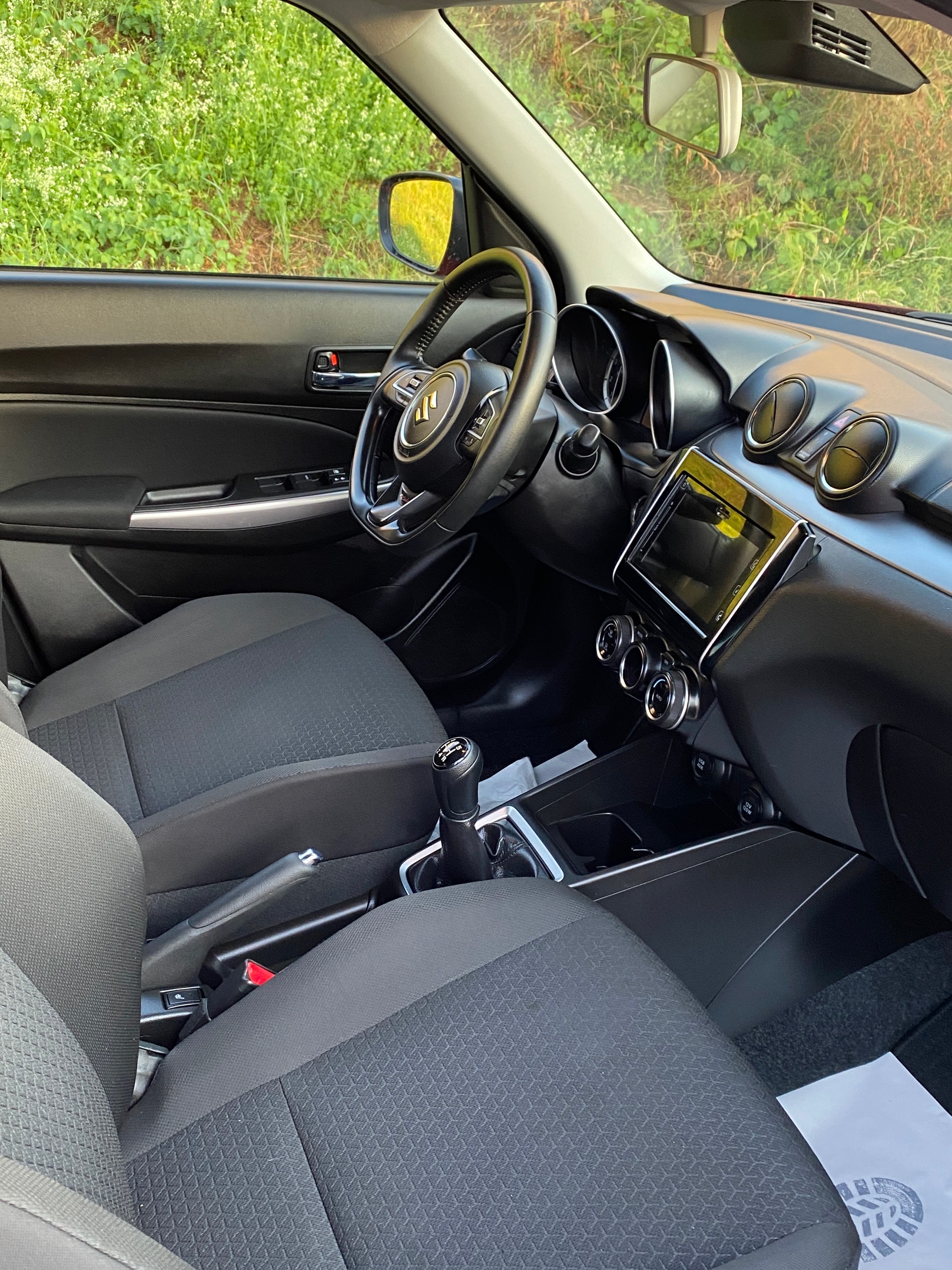 SUZUKI Swift 1.2 Compact Piz Sulei Top 4x4 Hybrid-image-6