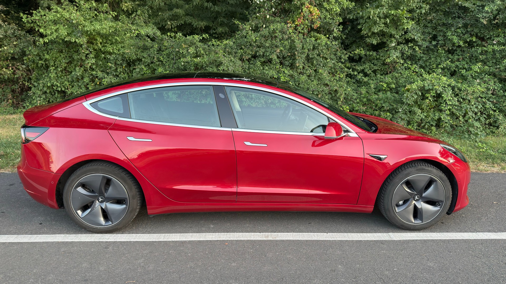 TESLA Long Range All-Wheel Drive-image-1