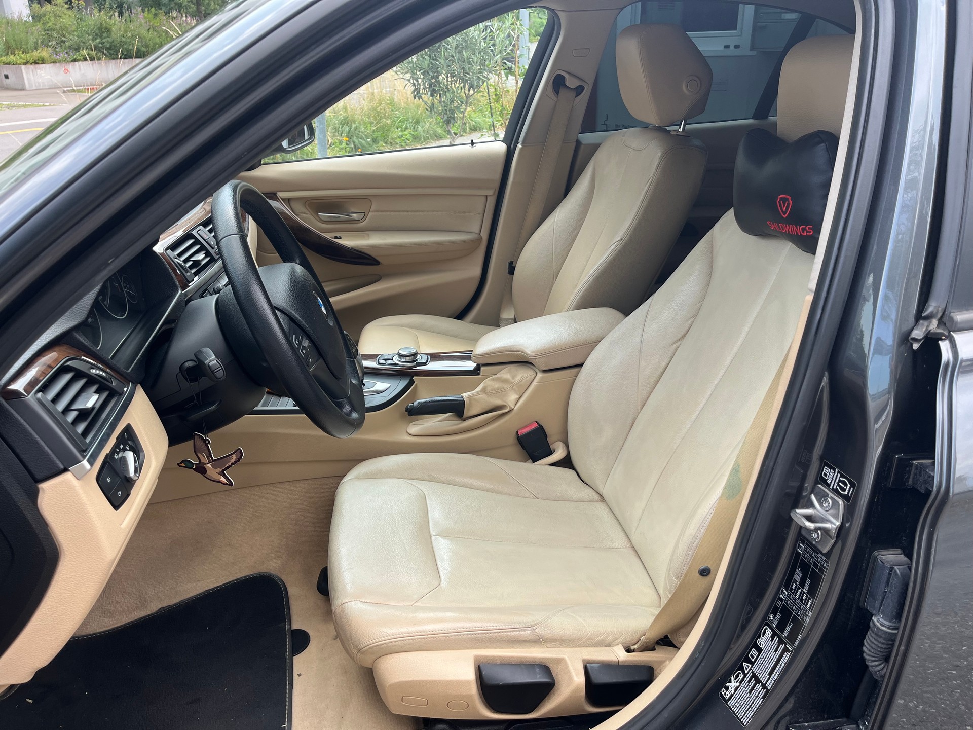 BMW 328i xDrive-image-9