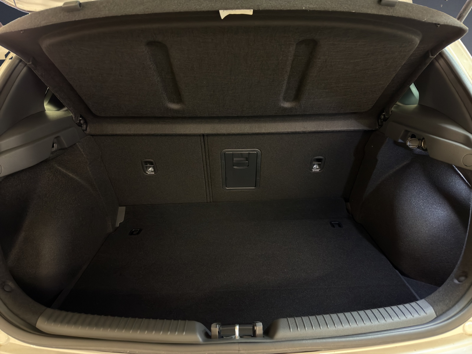 HYUNDAI i30 1.5 T-GDi Amplia 48V MH DCT-image-16