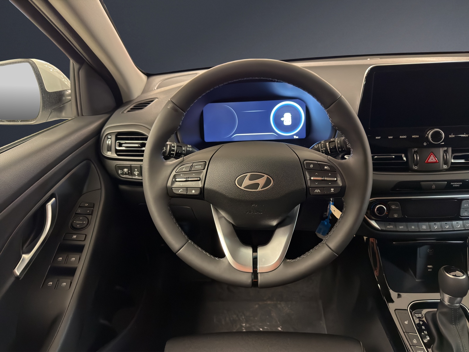 HYUNDAI i30 1.5 T-GDi Amplia 48V MH DCT-image-12