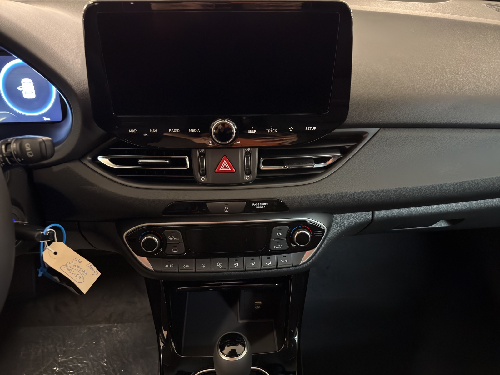 HYUNDAI i30 1.5 T-GDi Amplia 48V MH DCT-image-13