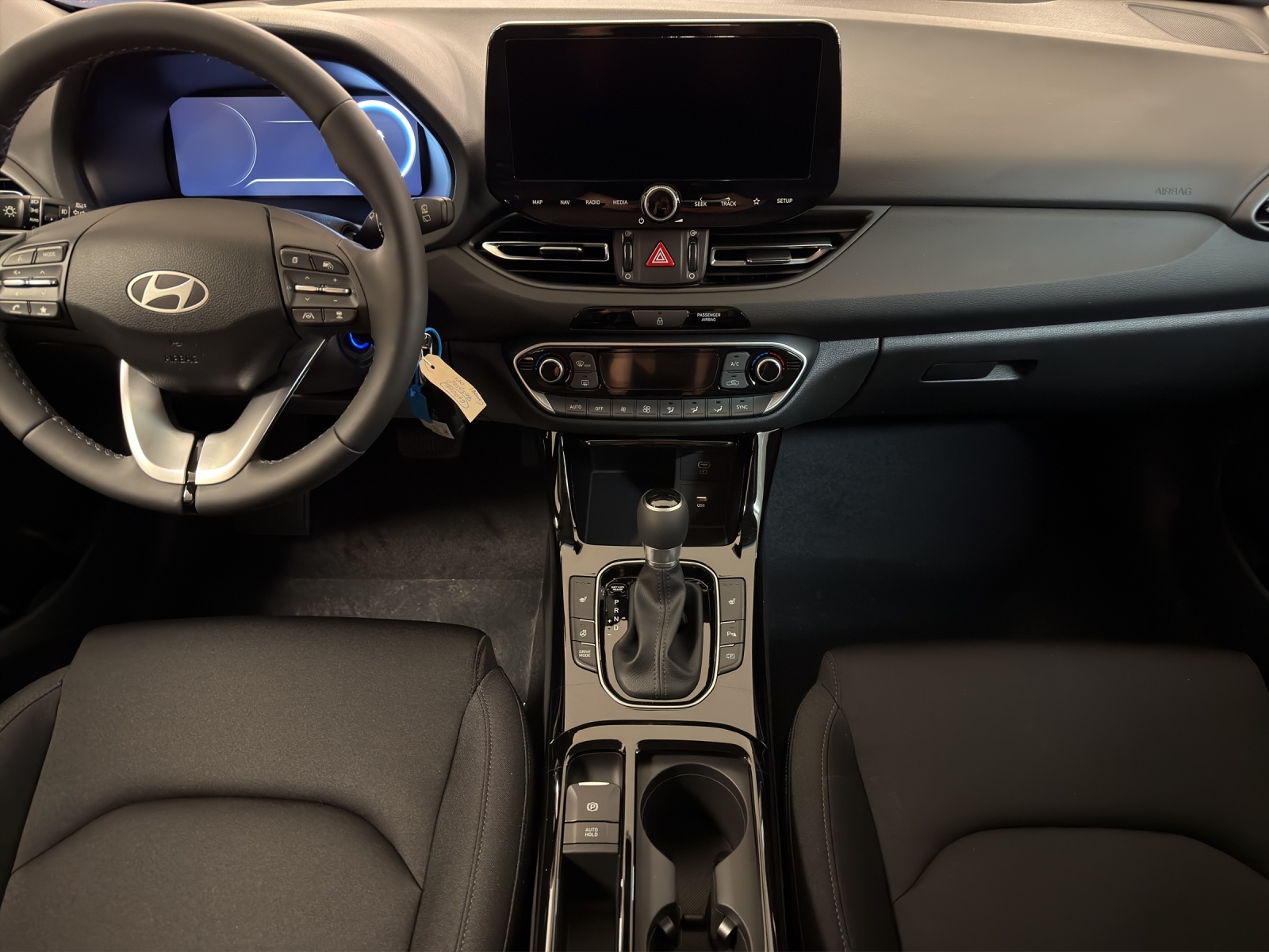 HYUNDAI i30 1.5 T-GDi Amplia 48V MH DCT-image-11