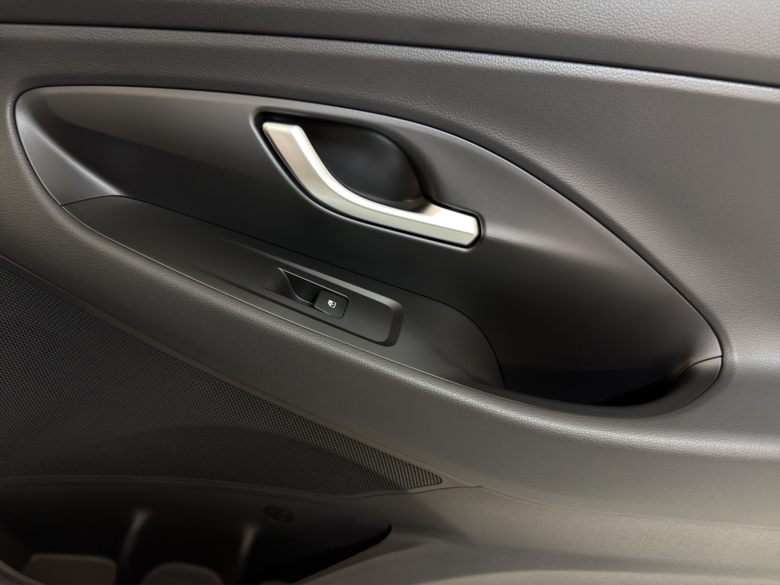 HYUNDAI i30 1.5 T-GDi Amplia 48V MH DCT-image-10