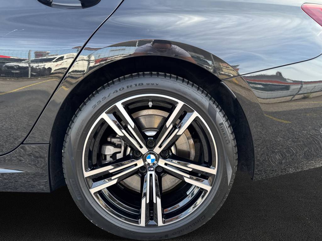 BMW 330e x DriveTouring Steptronic M Sport-image-9