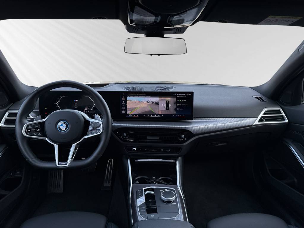 BMW 330e x DriveTouring Steptronic M Sport-image-6