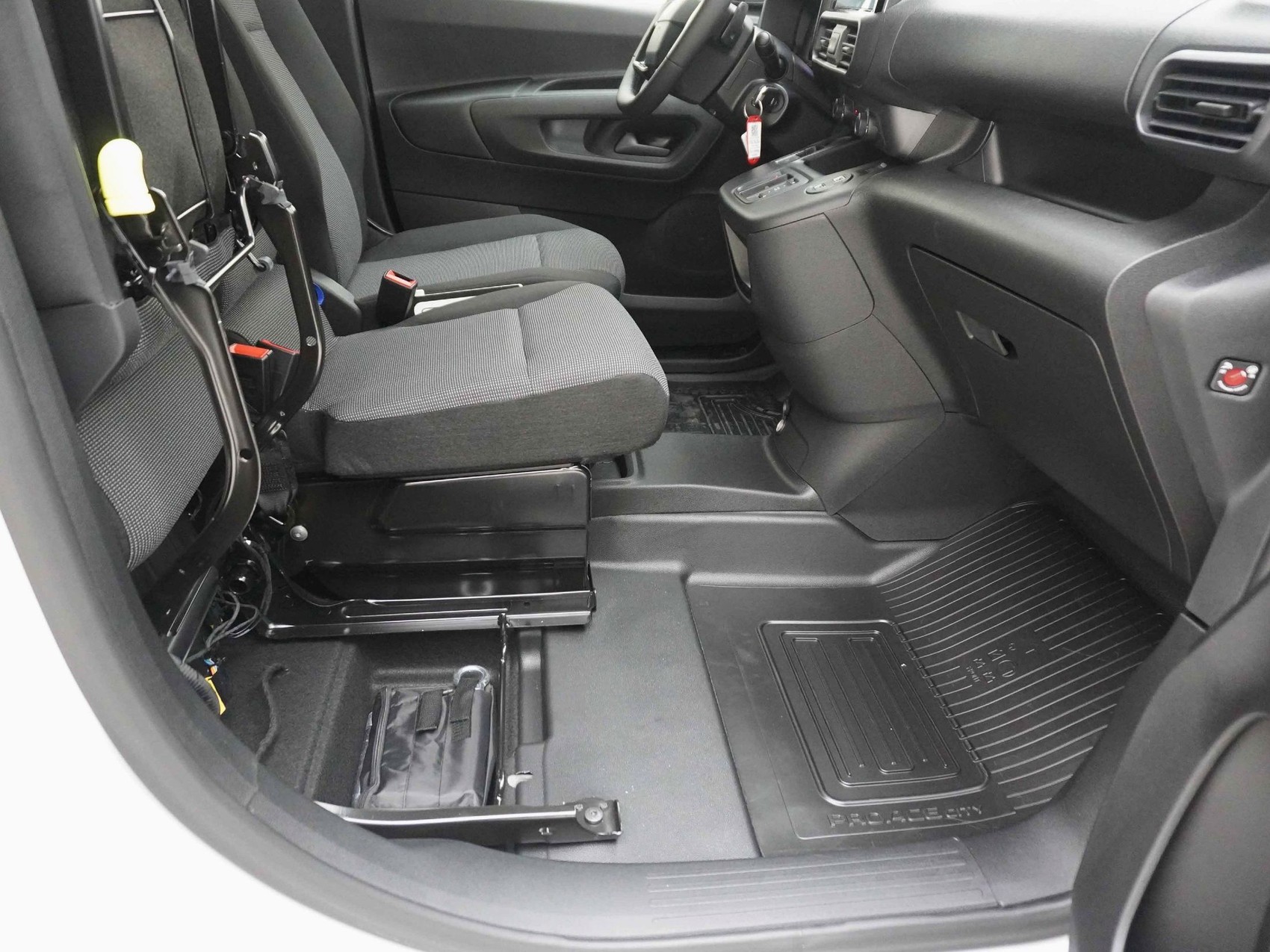 TOYOTA Proace City Van L2 1.5 D Active-image-6