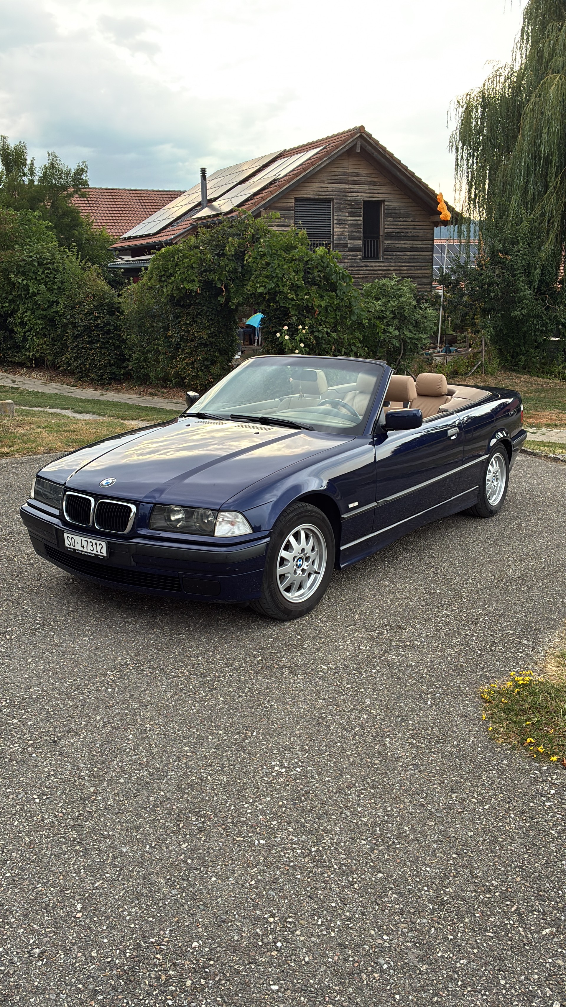 BMW 318i Cabrio-image-0
