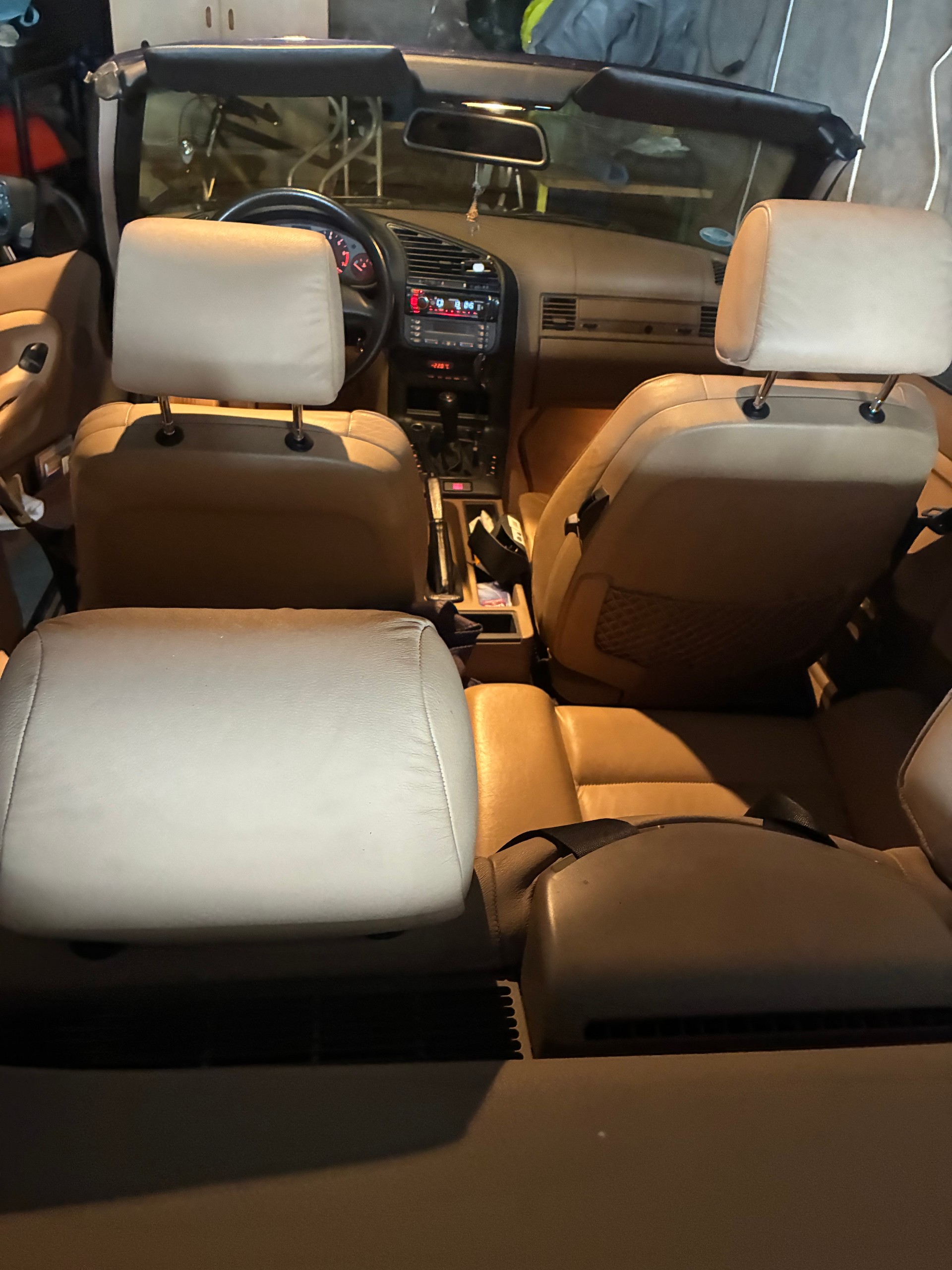 BMW 318i Cabrio-image-4