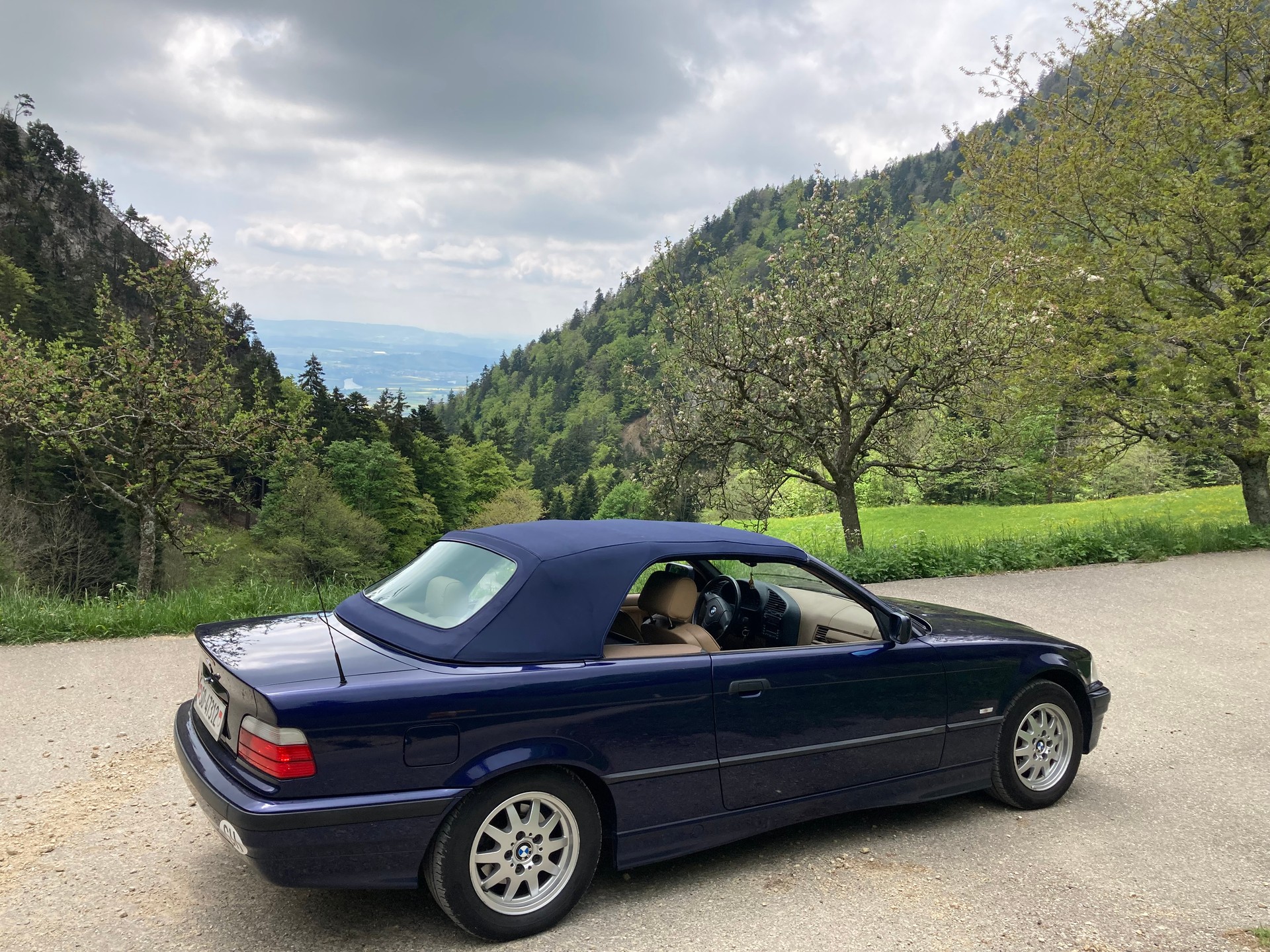 BMW 318i Cabrio-image-1
