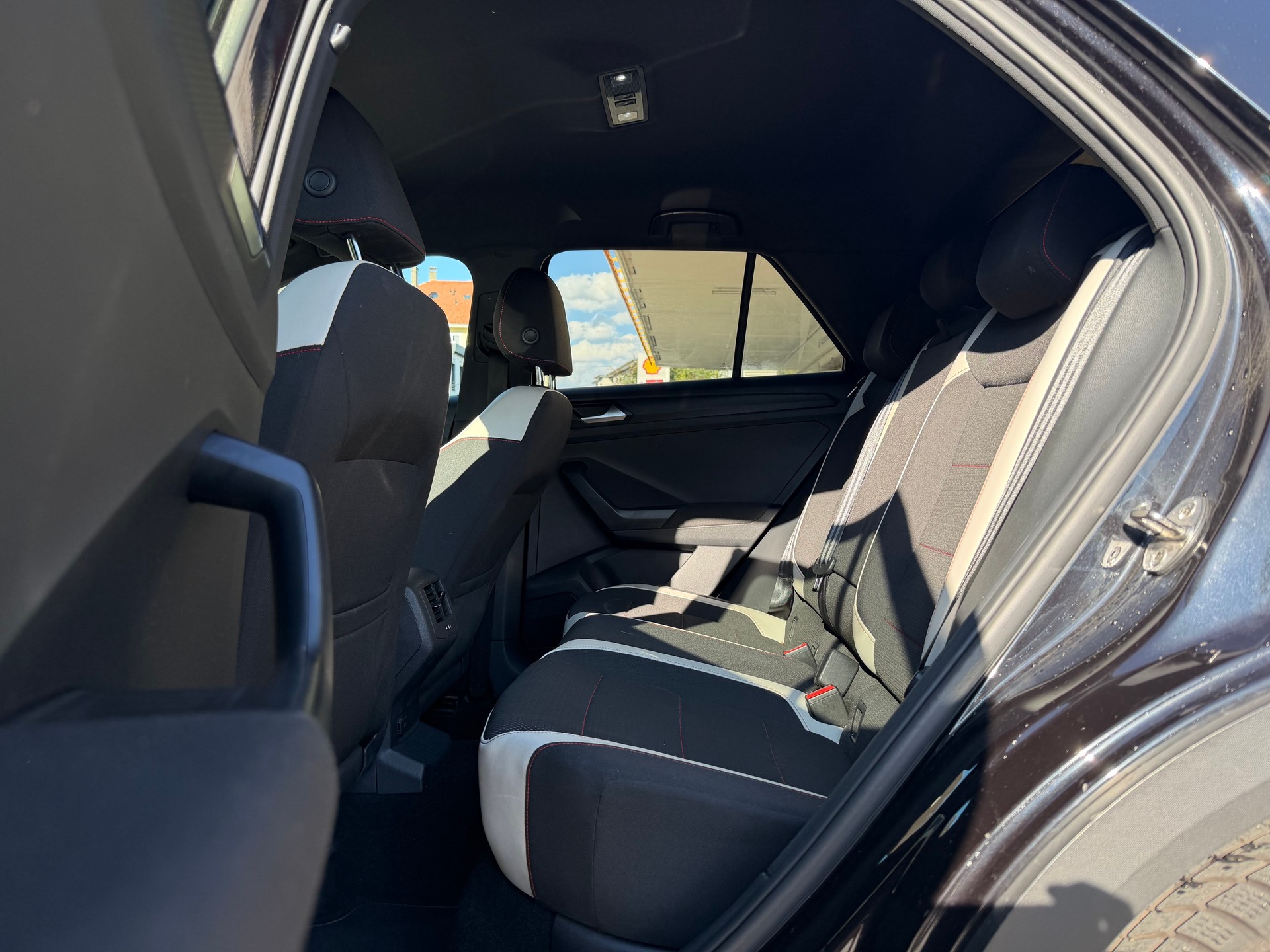 VW T-Roc 2.0 TDI Sport 4M-image-6