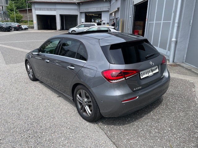MERCEDES-BENZ A 220 Style 7G-DCT 4Matic-image-4