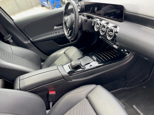 MERCEDES-BENZ A 220 Style 7G-DCT 4Matic-image-13