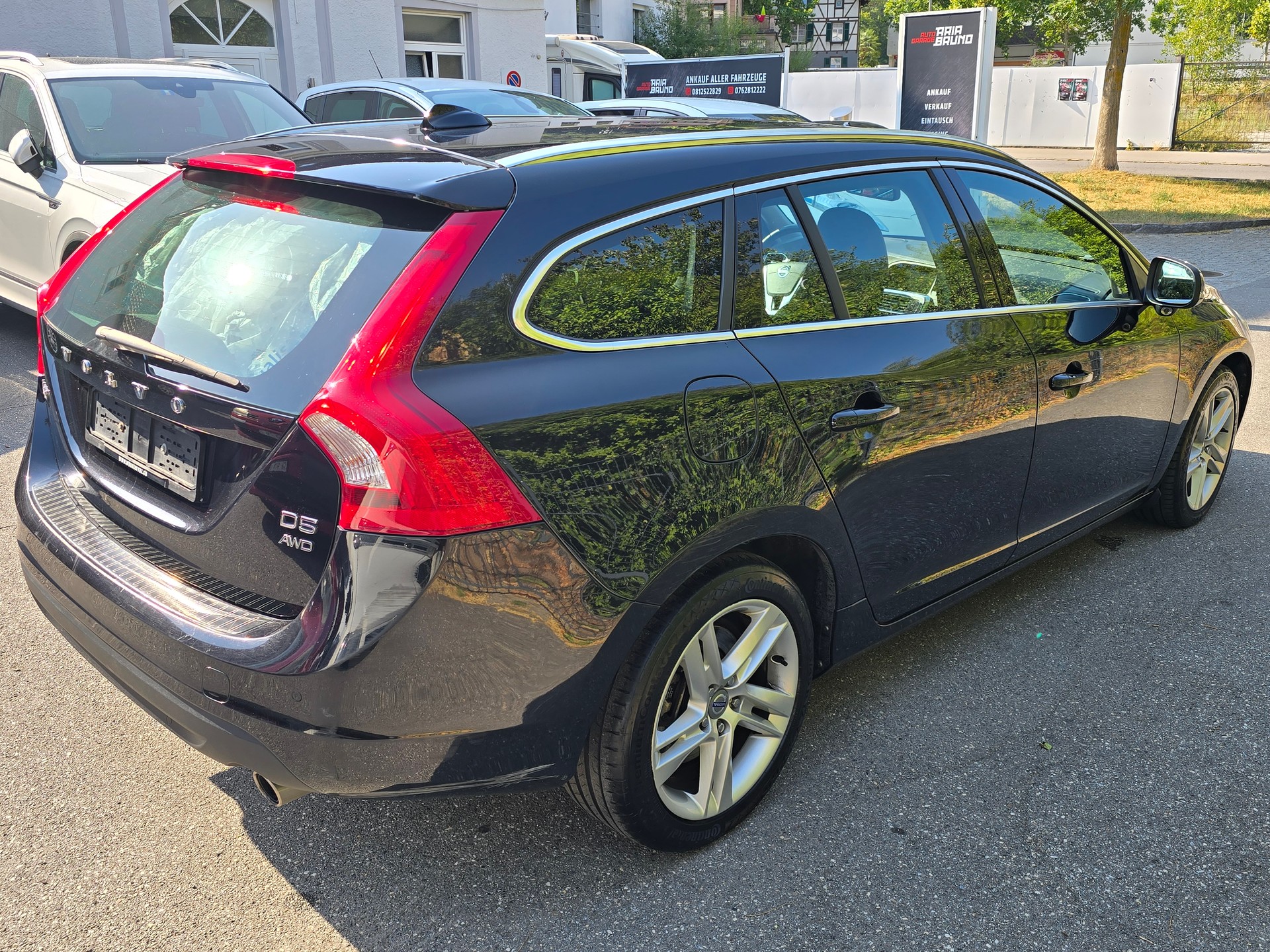 VOLVO V60 D5 AWD Summum Geartronic-image-4