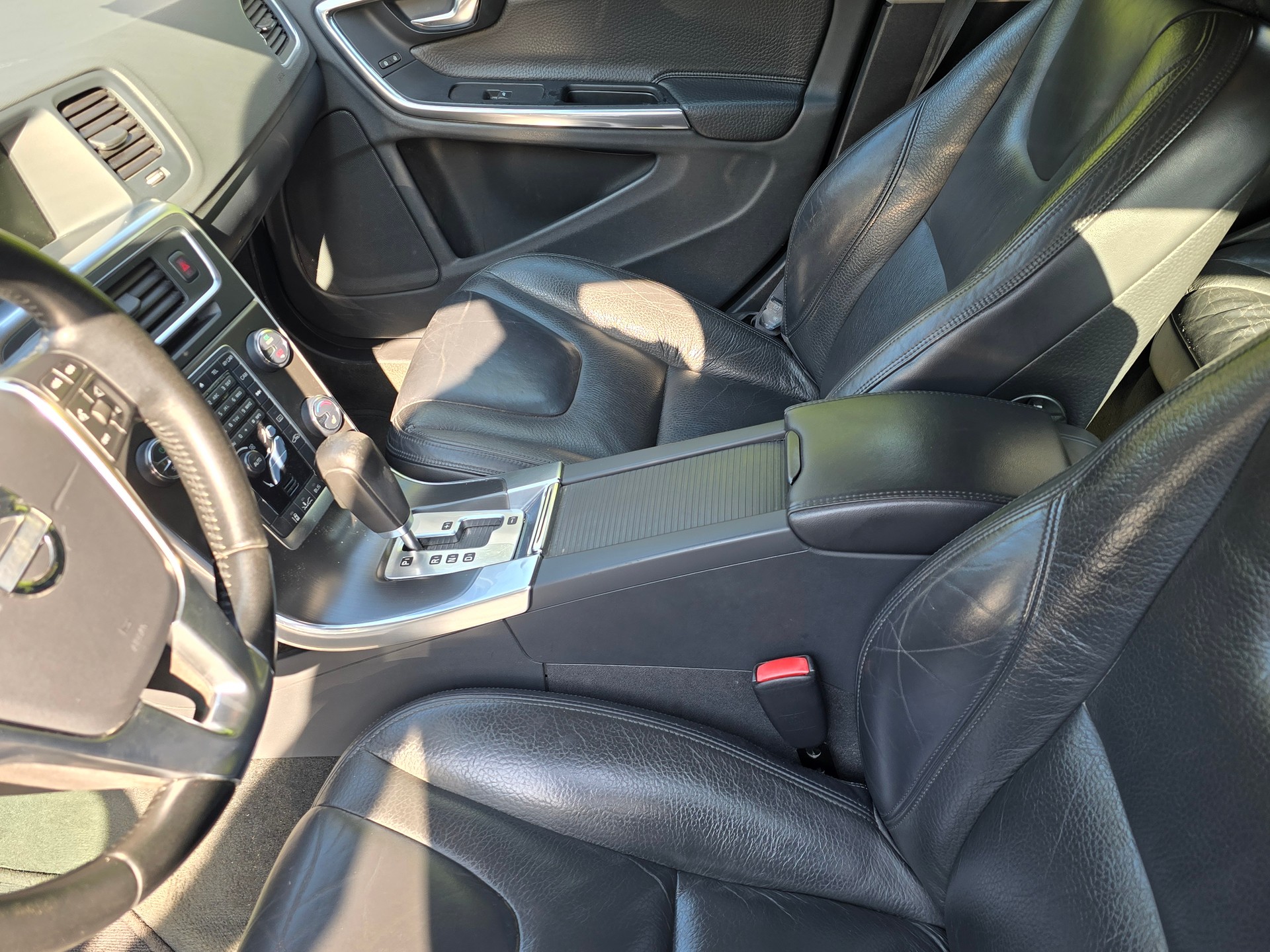 VOLVO V60 D5 AWD Summum Geartronic-image-8