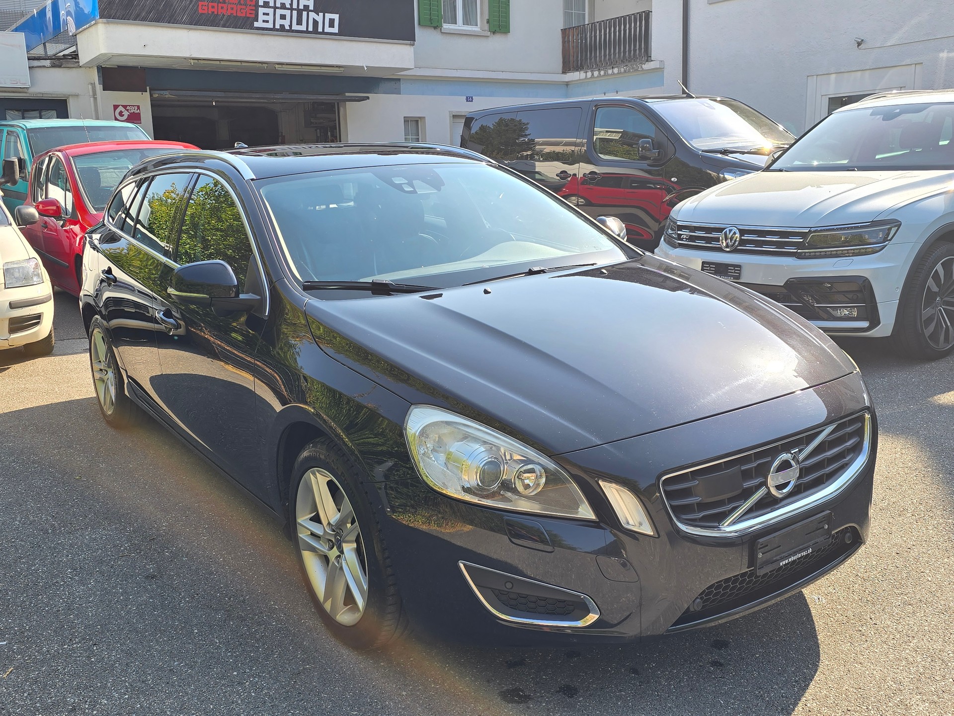 VOLVO V60 D5 AWD Summum Geartronic-image-2