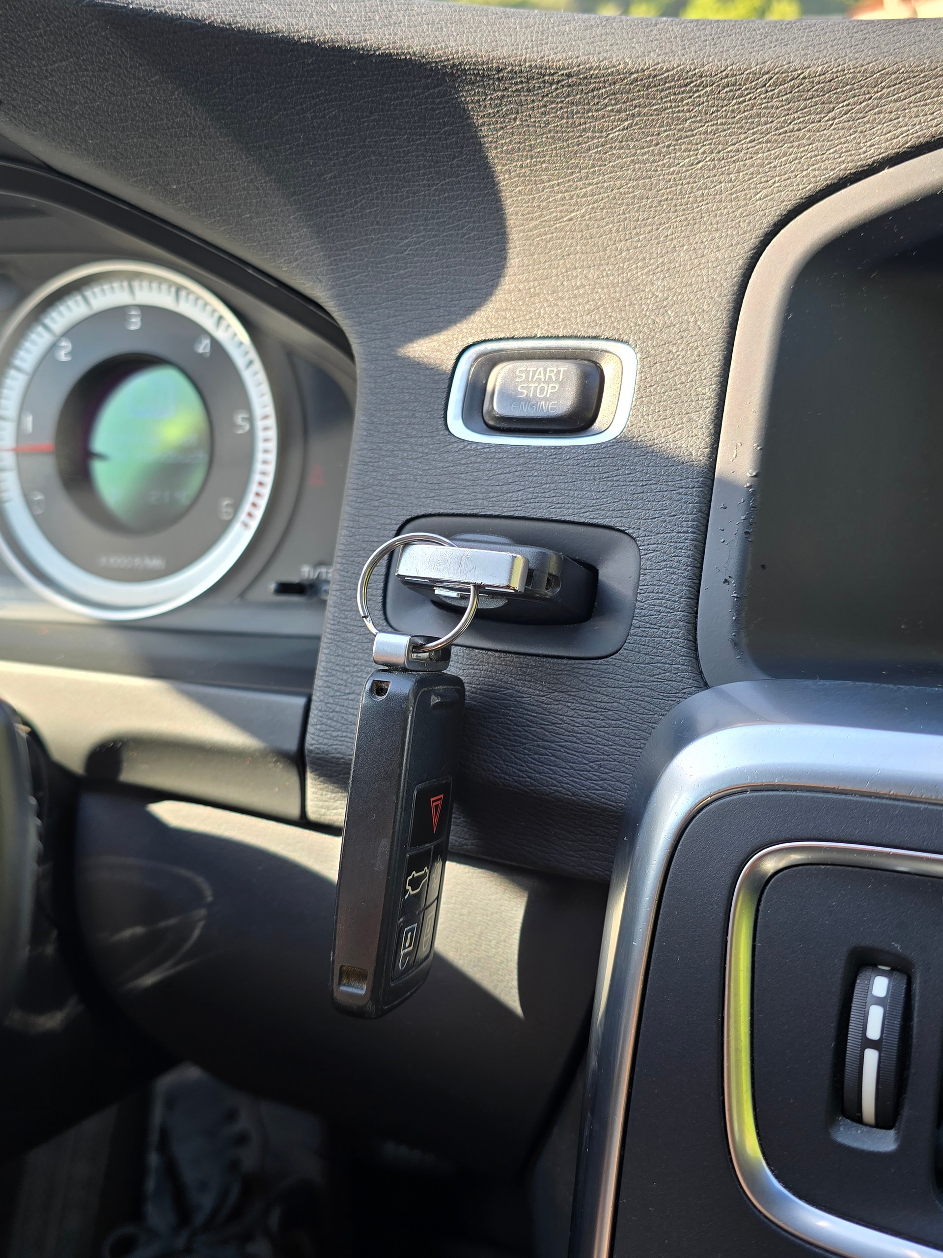 VOLVO V60 D5 AWD Summum Geartronic-image-11