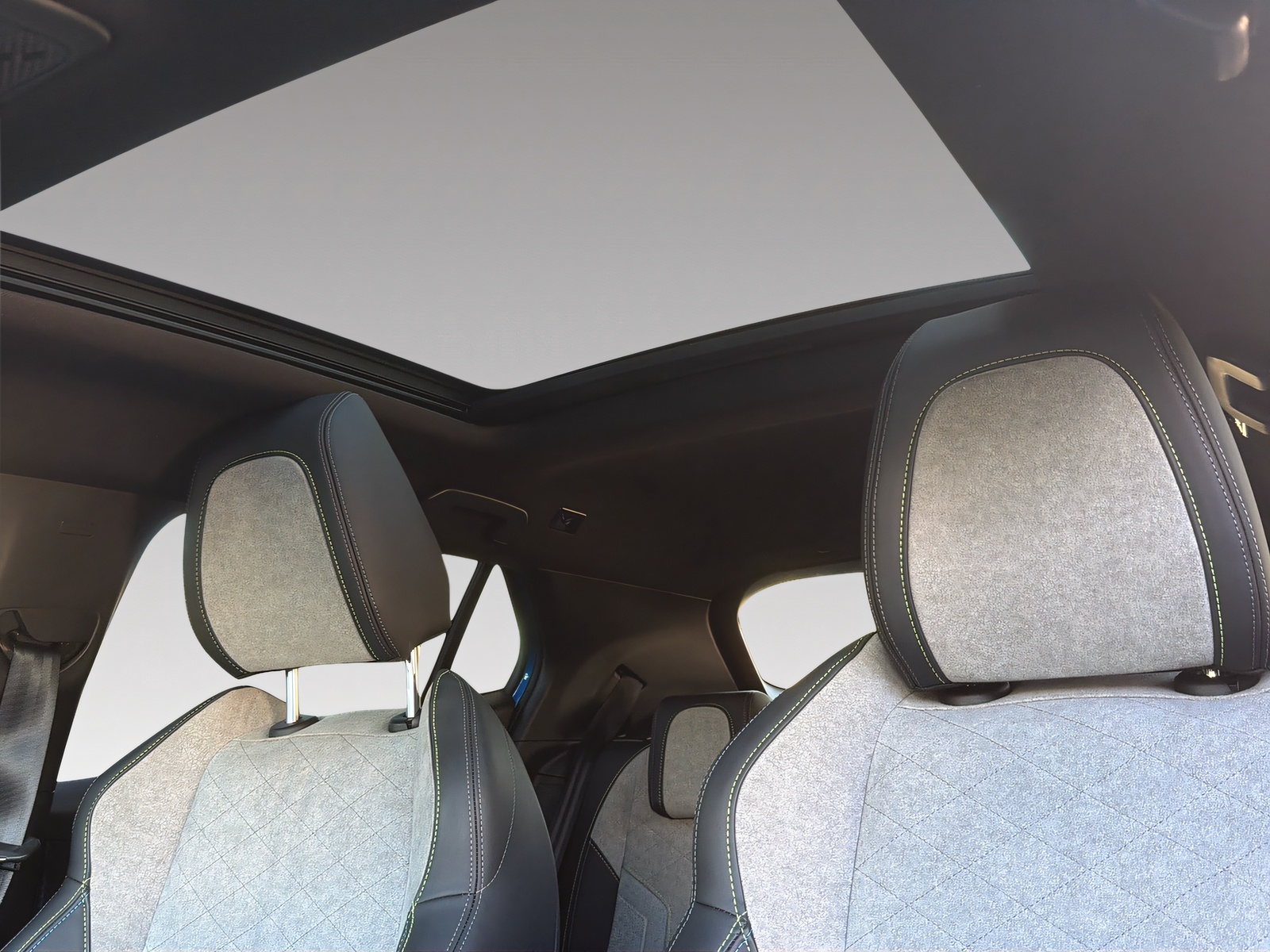 PEUGEOT 2008 e-GT Pack-image-6