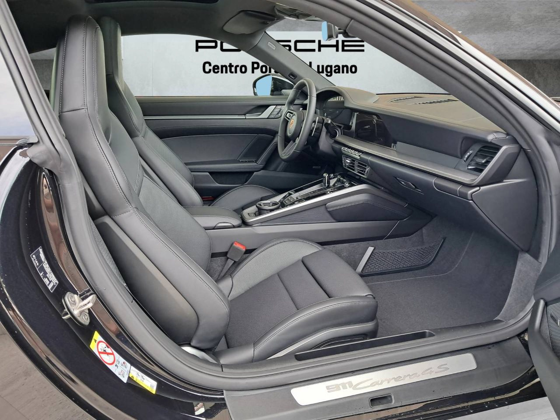 PORSCHE 911 Carrera 4S-image-13