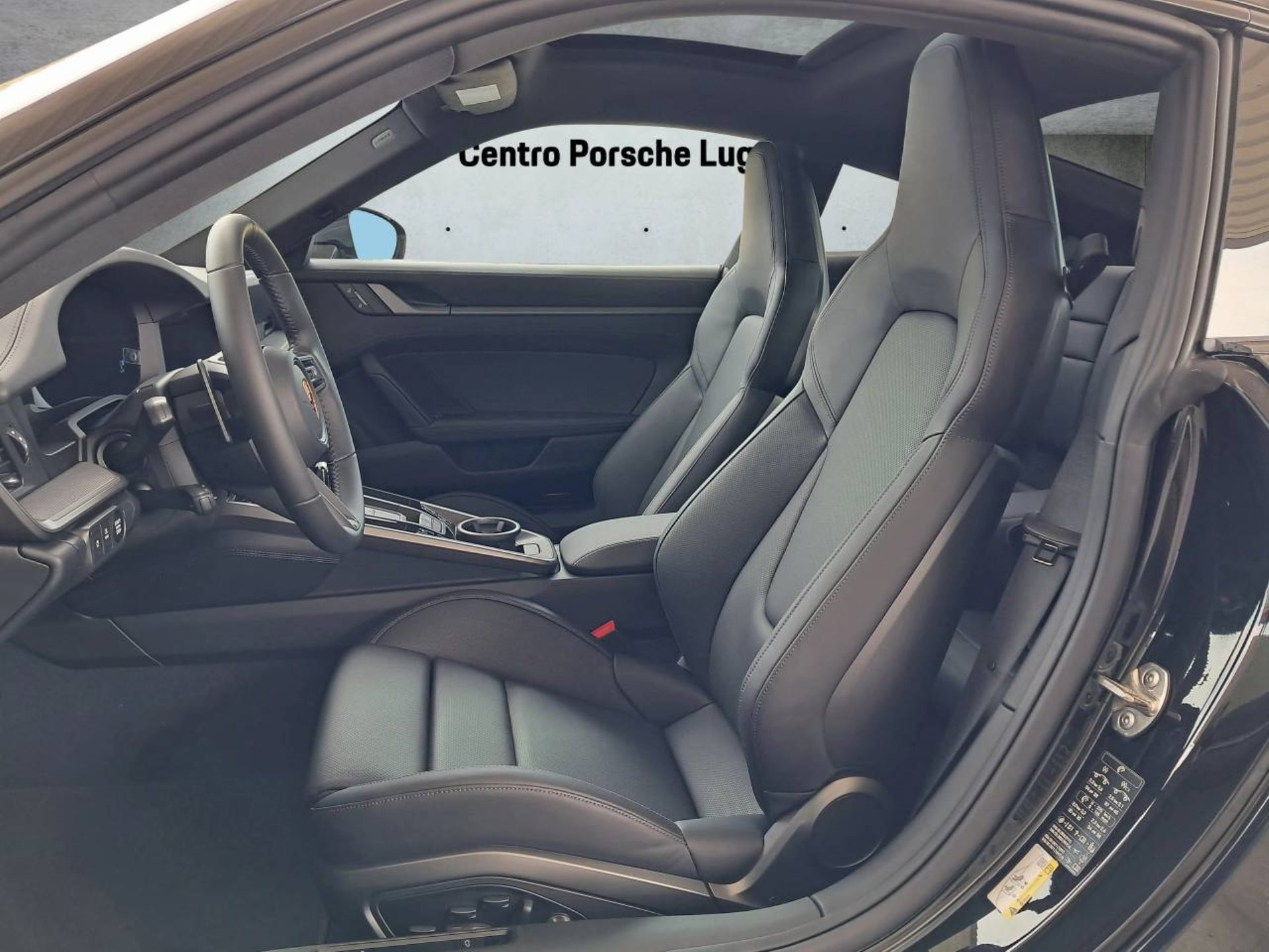 PORSCHE 911 Carrera 4S-image-4