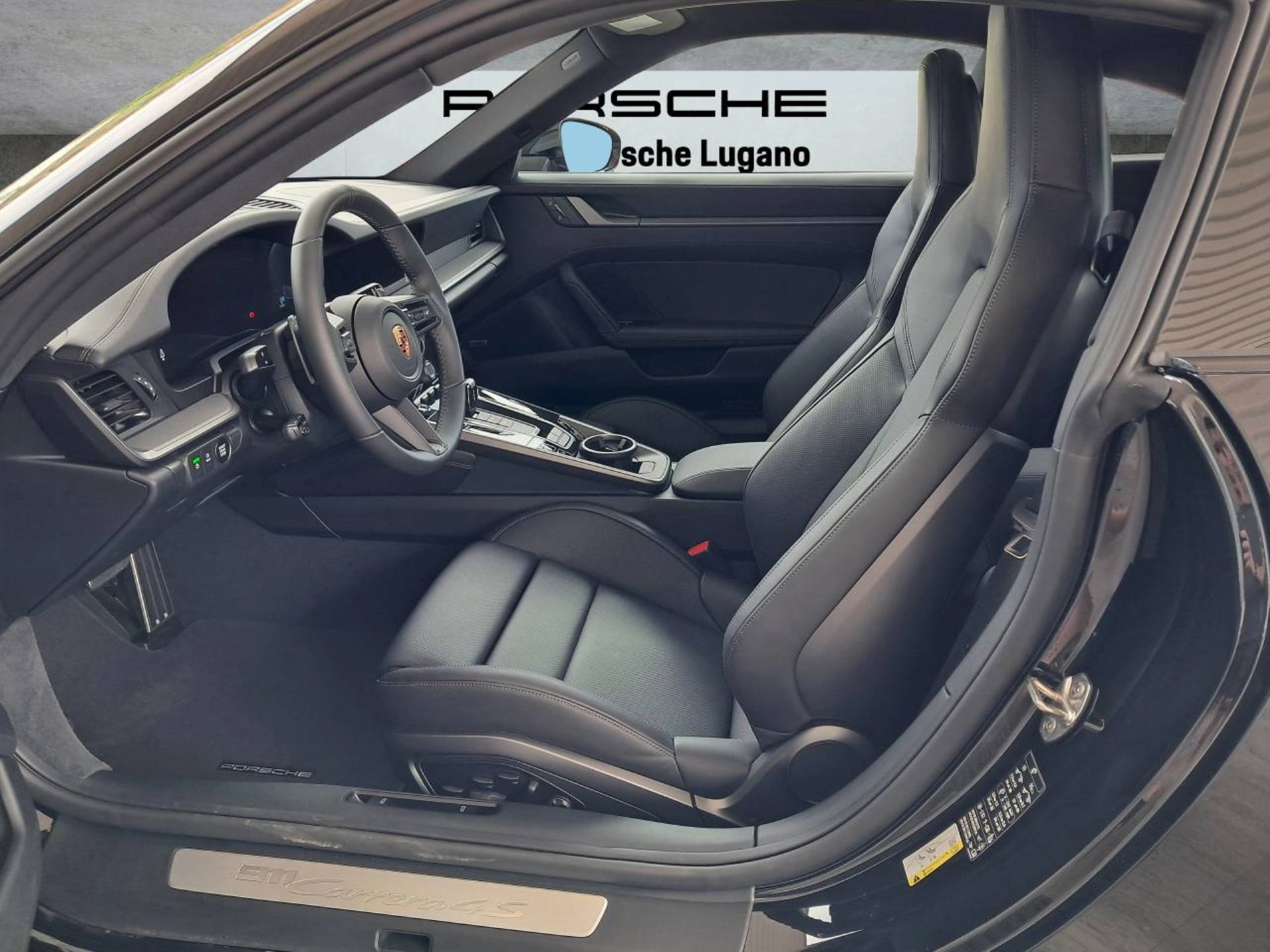 PORSCHE 911 Carrera 4S-showroom-element-3