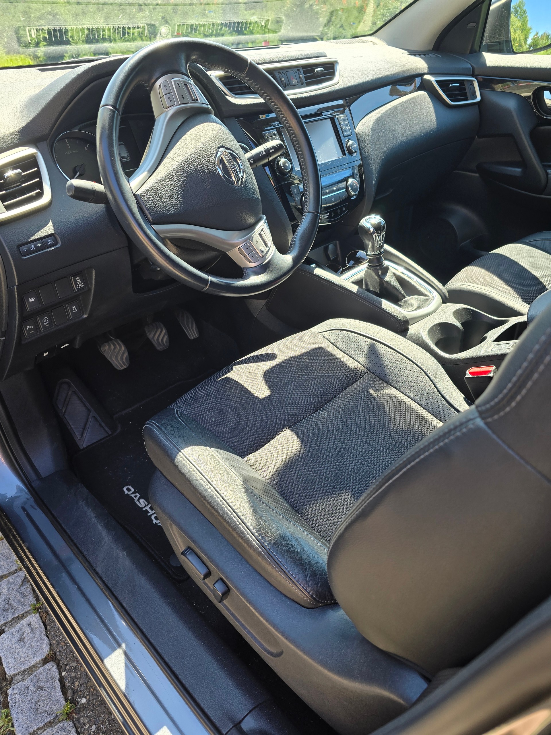 NISSAN 1.6 dCi Tekna 4x4-image-2