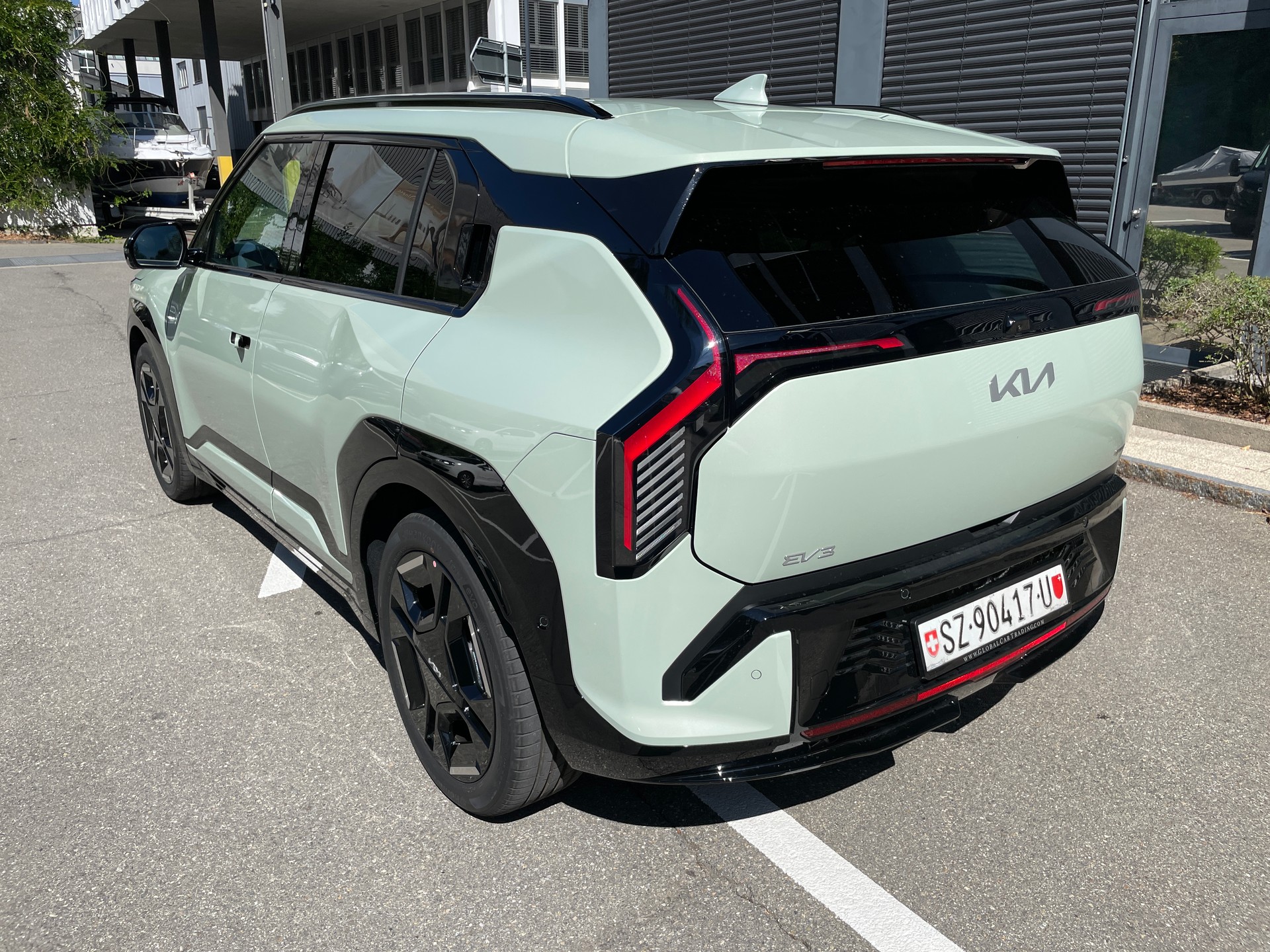 KIA EV3 81,4 kWh GT-Line mit GT-Line Pack, Panoramadach und AHK-image-9