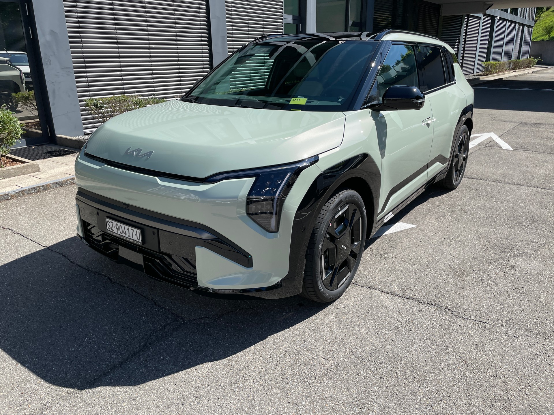 KIA EV3 81,4 kWh GT-Line mit GT-Line Pack, Panoramadach und AHK-image-0