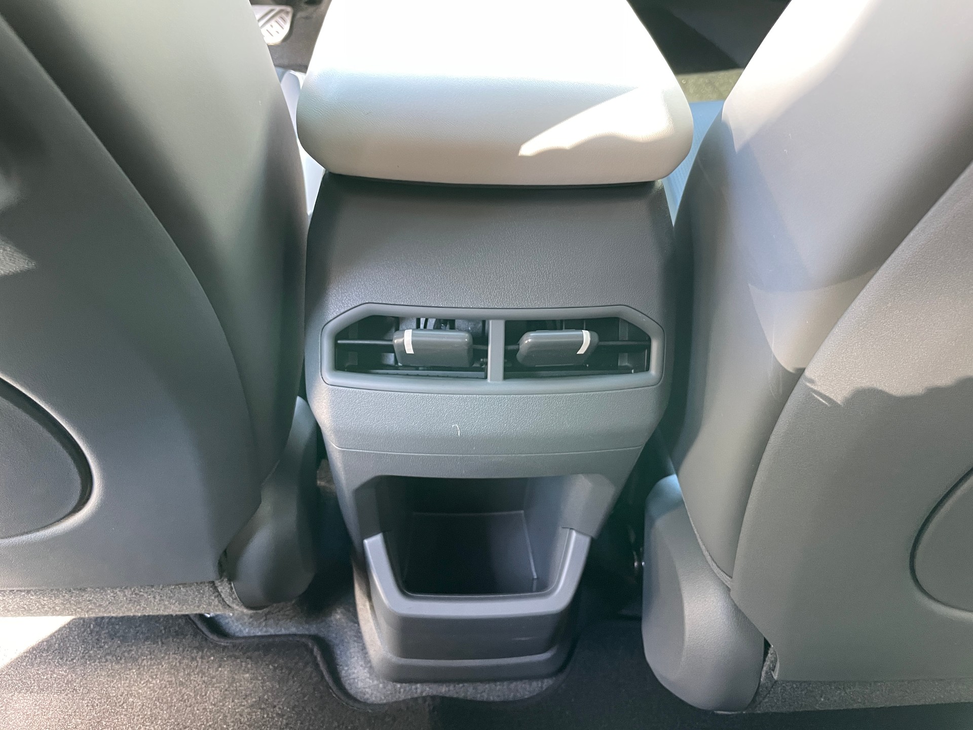 KIA EV3 81,4 kWh GT-Line mit GT-Line Pack, Panoramadach und AHK-image-16