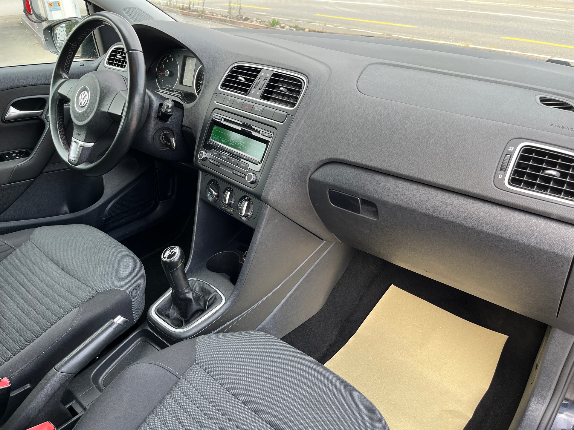 VW Polo 1.2 TSI Comfortline 90CV 5 portes, en très bon état, expertisé en mars 2026-image-12