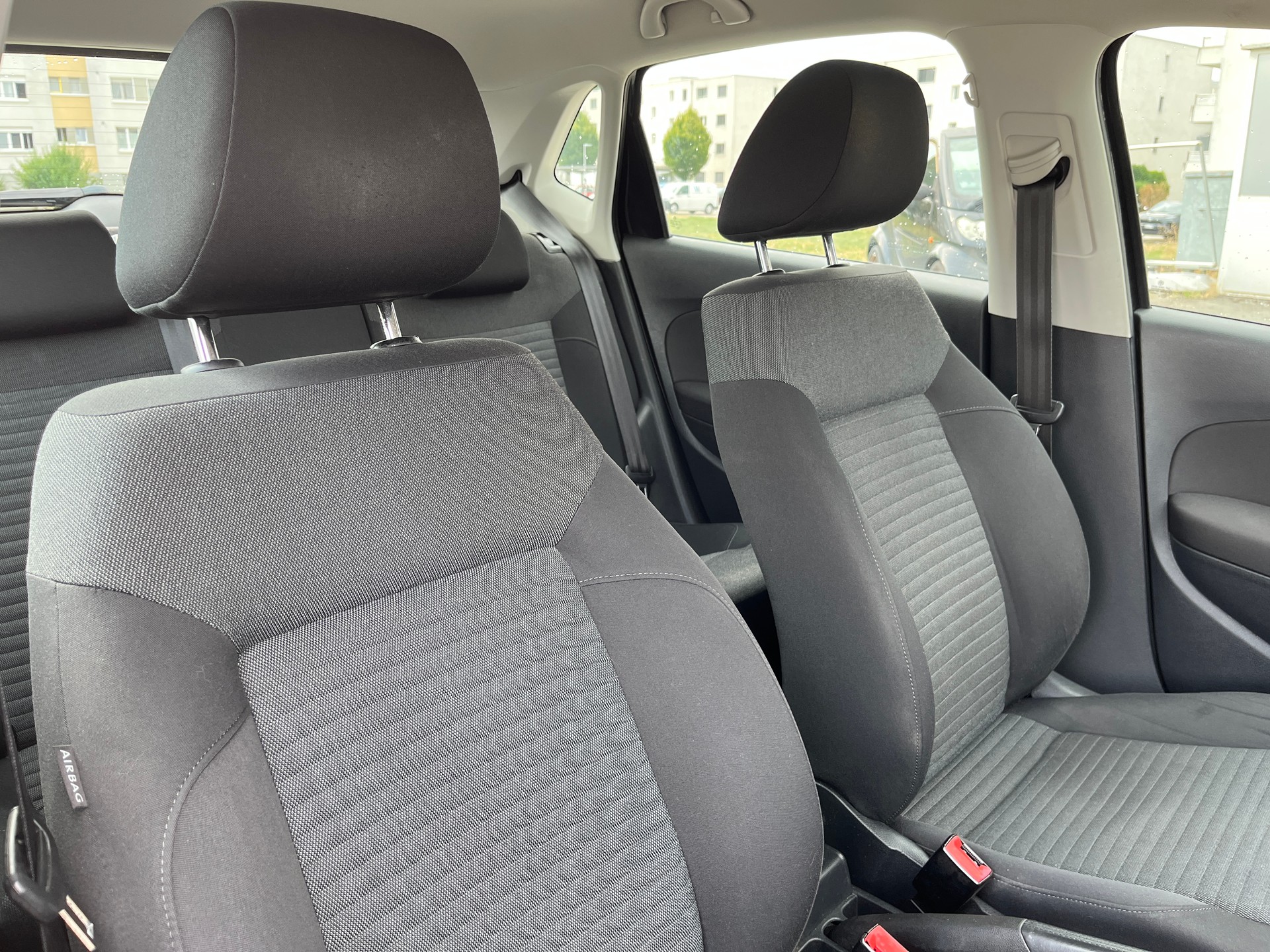VW Polo 1.2 TSI Comfortline 90CV 5 portes, en très bon état, expertisé en mars 2026-image-13